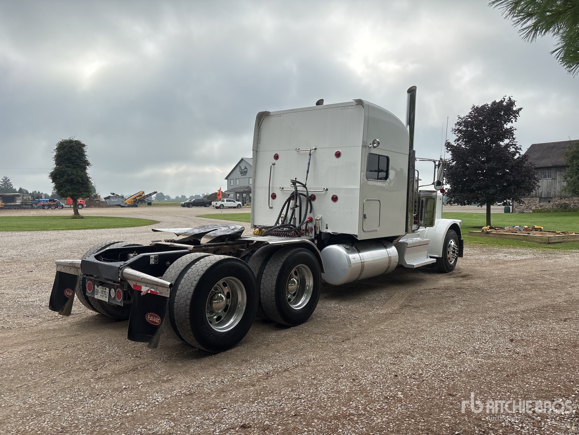 2023 Peterbilt 389