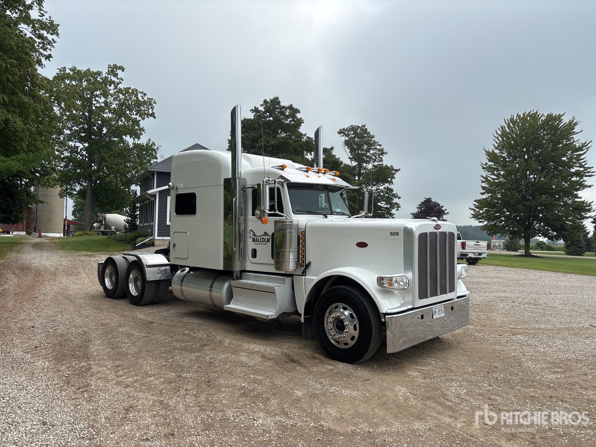 2023 Peterbilt 389