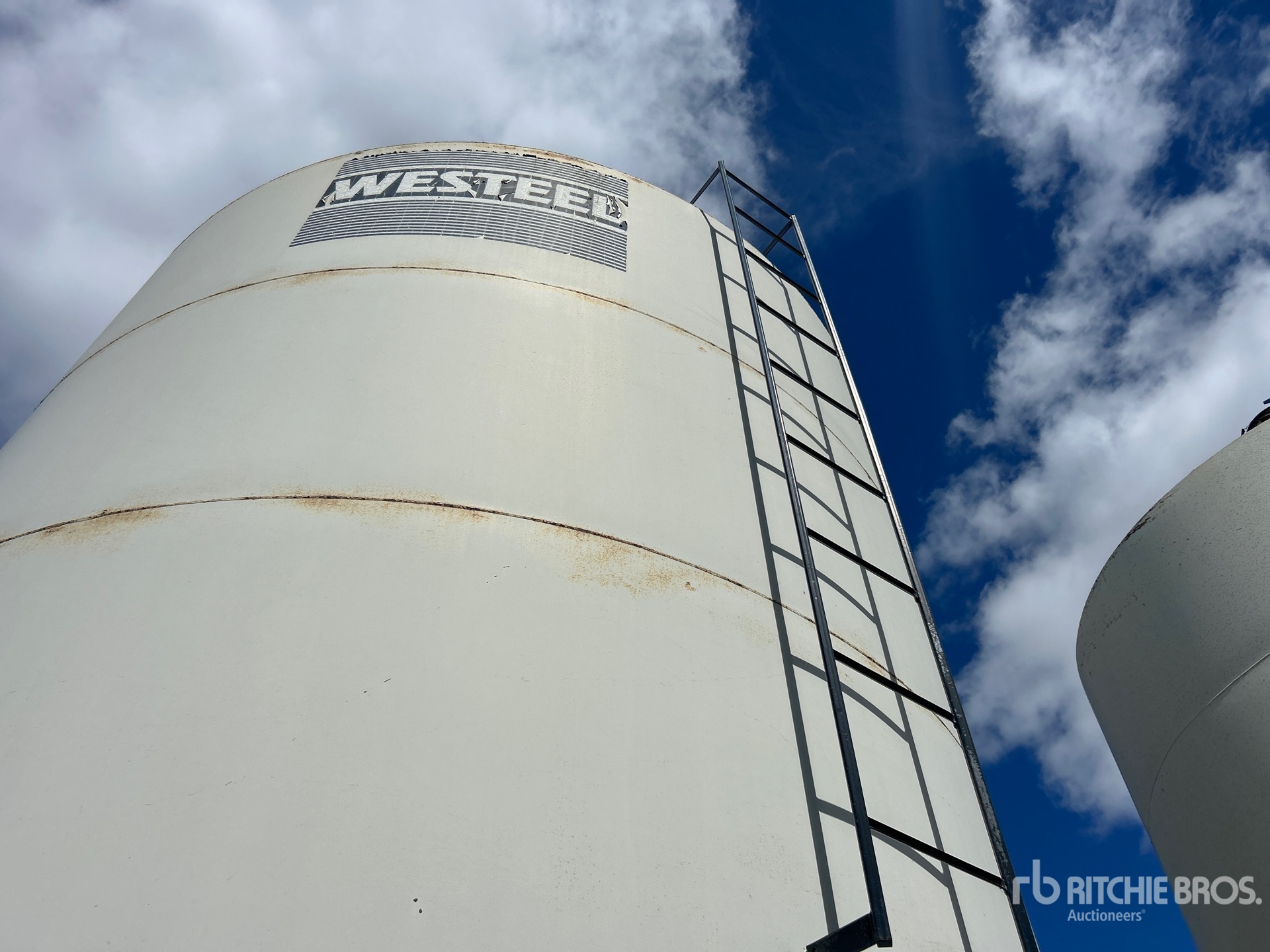 Westeel +/- 1600 BU SMOOTH WALL HOPPER