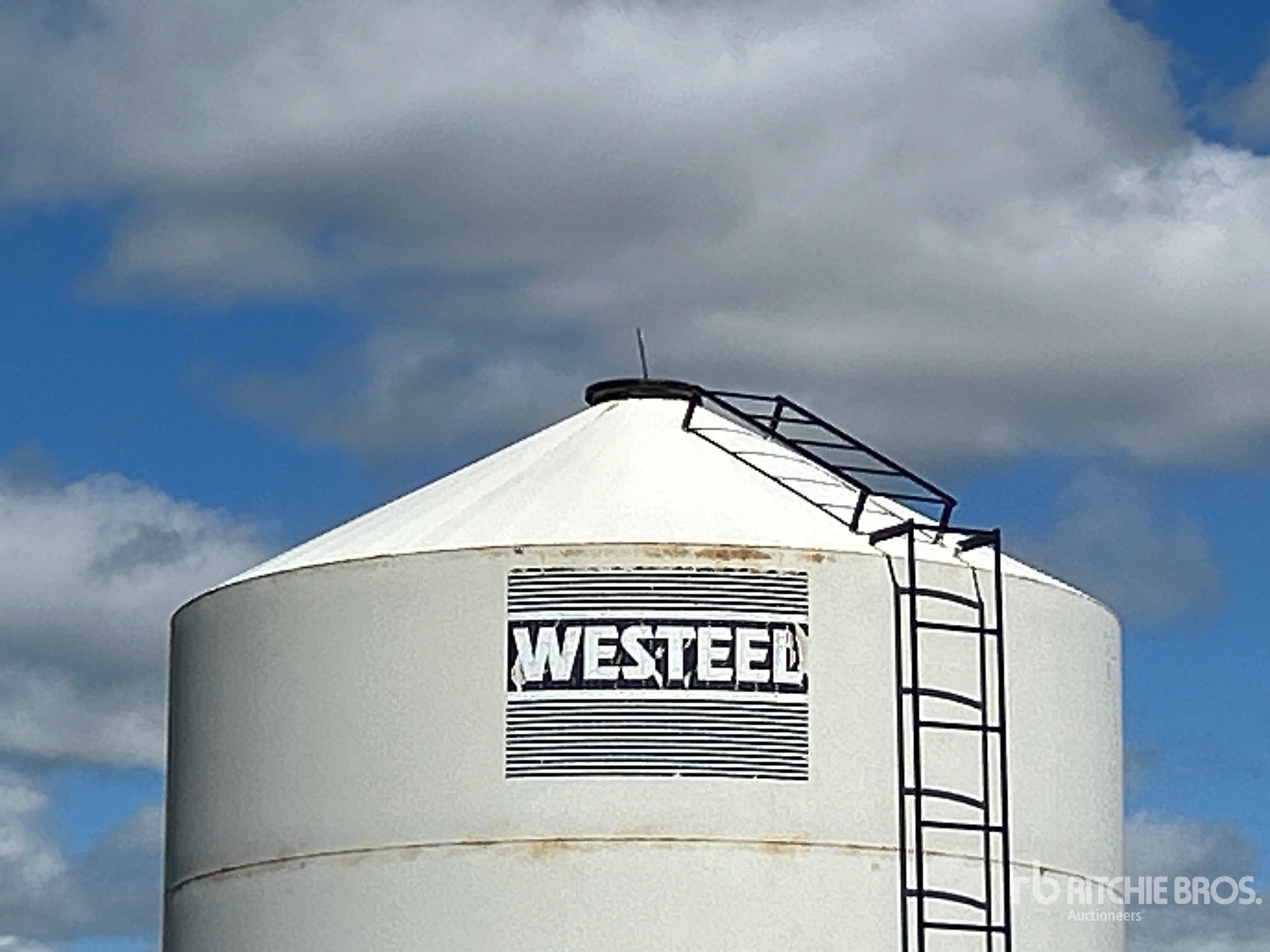 Westeel +/- 1600 BU SMOOTH WALL HOPPER