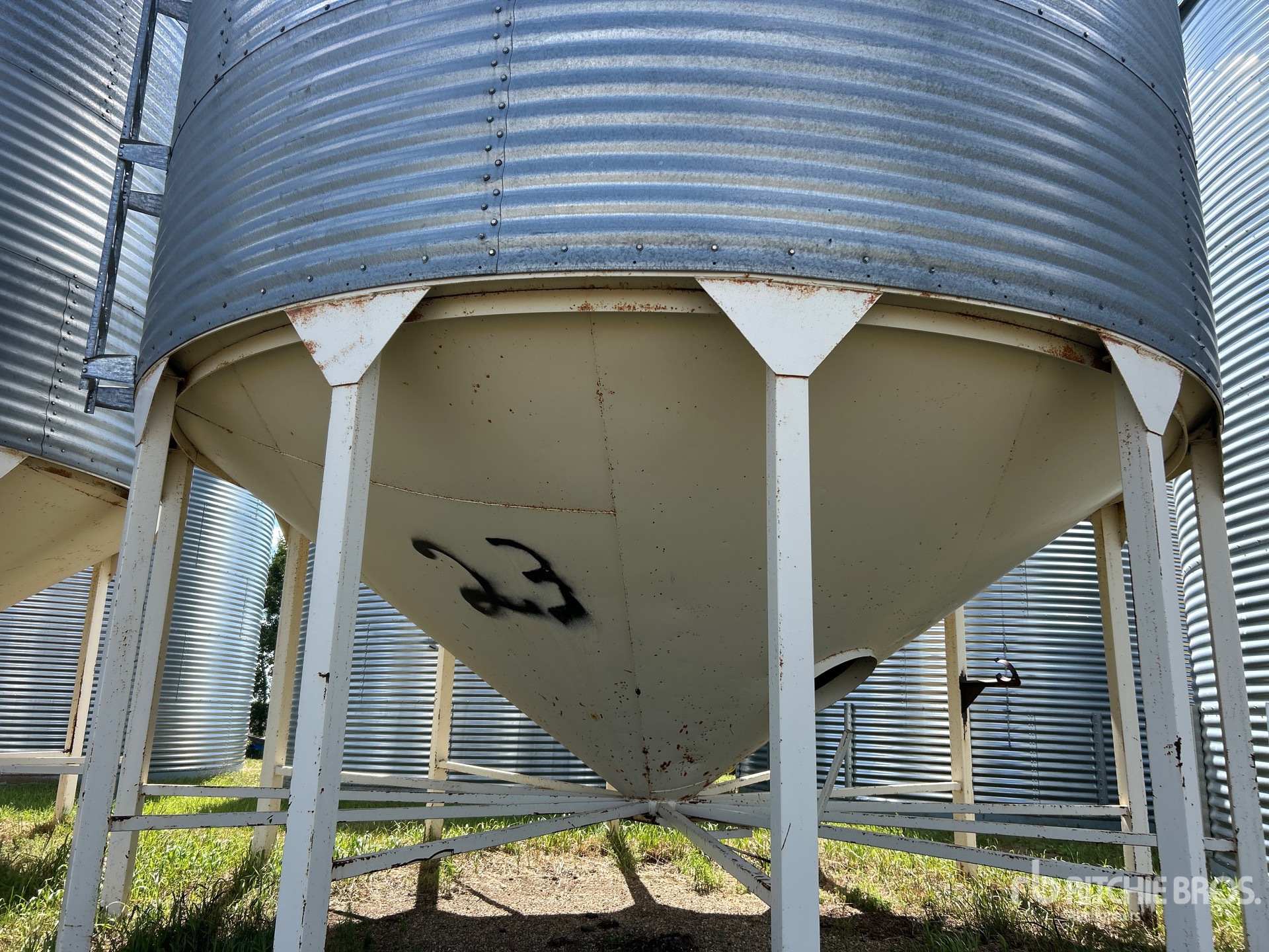 Butler +/- 3100 bu 4 Ring Hopper