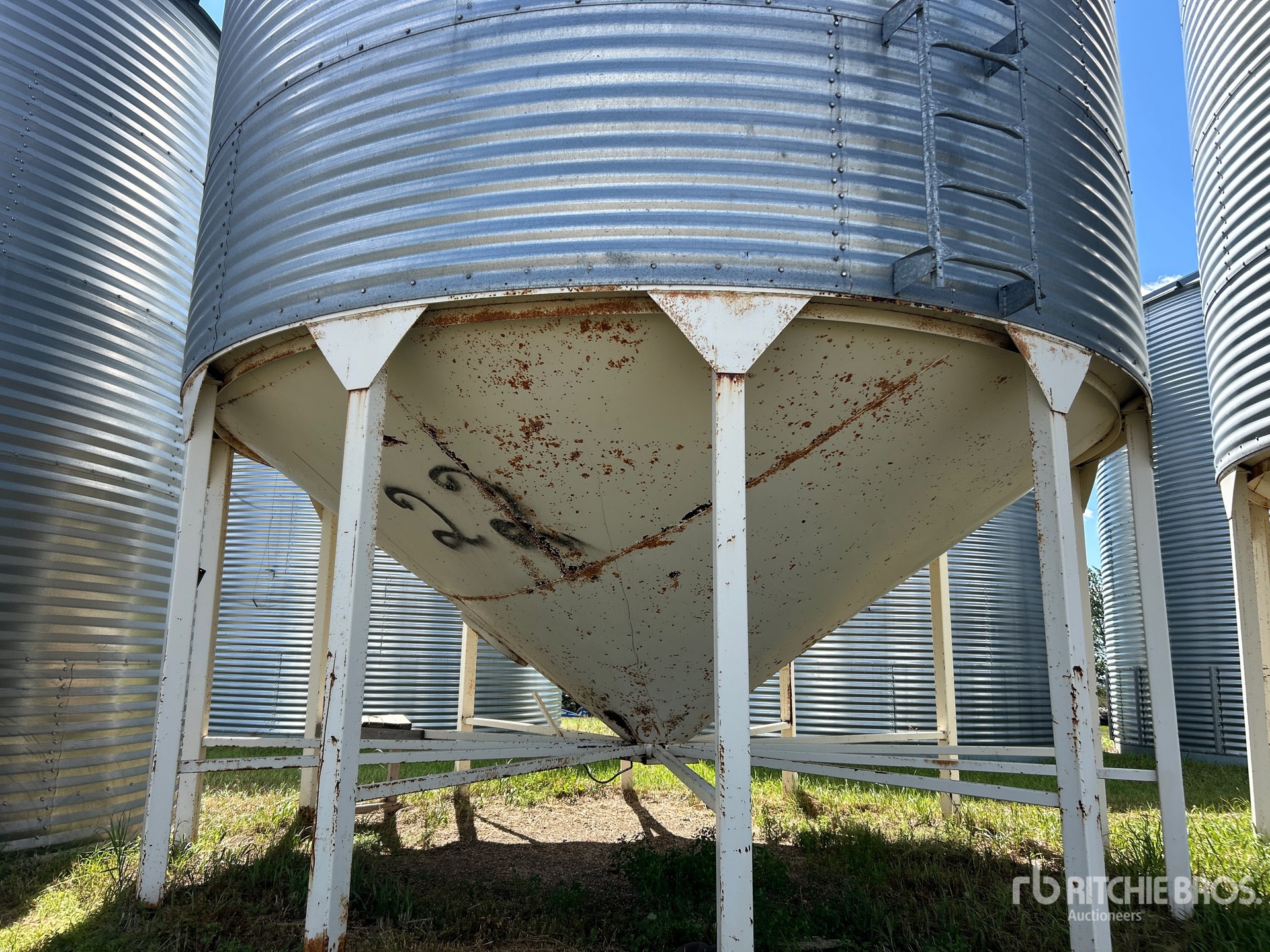 Butler +/- 3100 bu 4 Ring Hopper