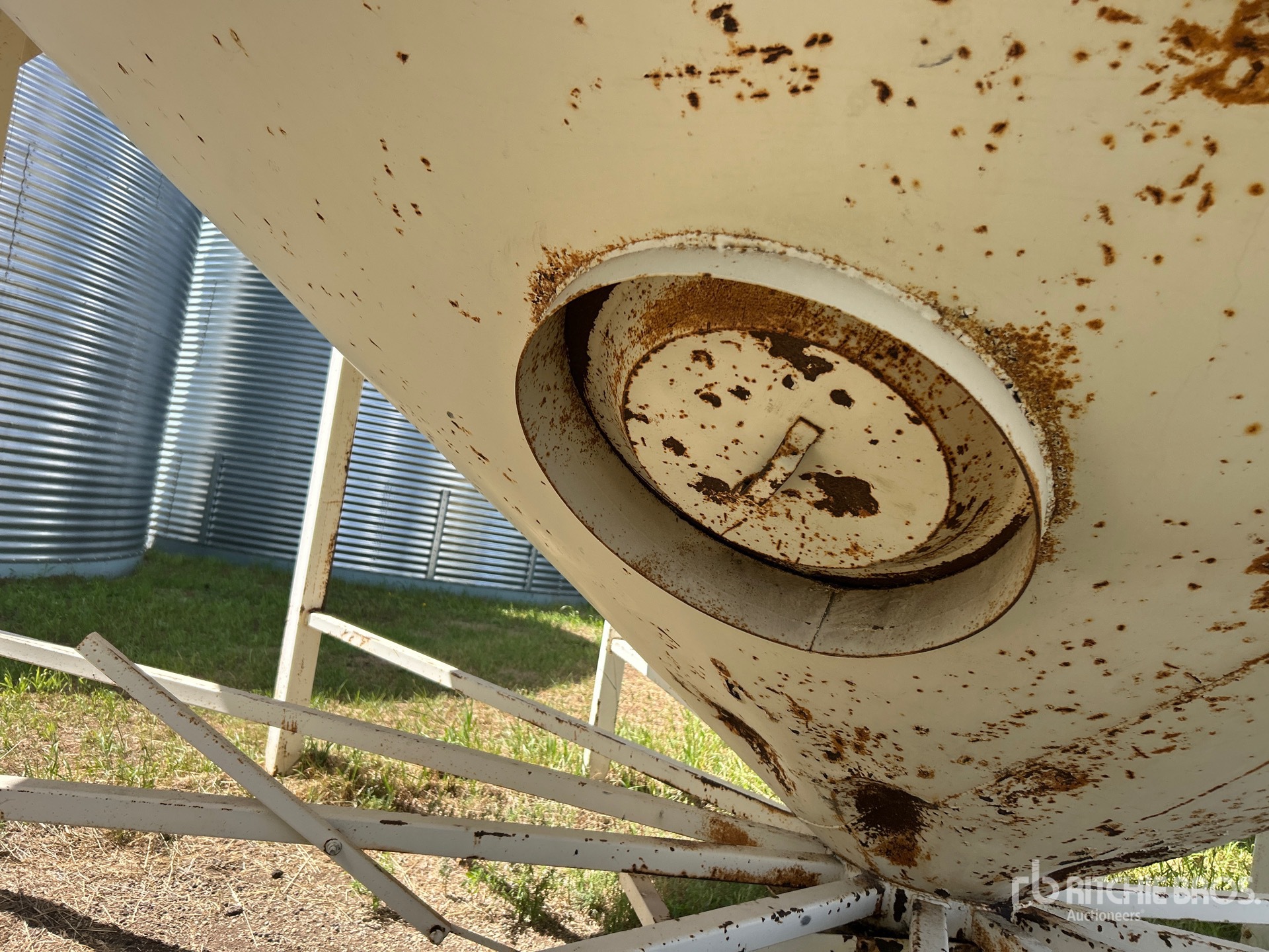 Butler +/- 3100 bu 4 Ring Hopper