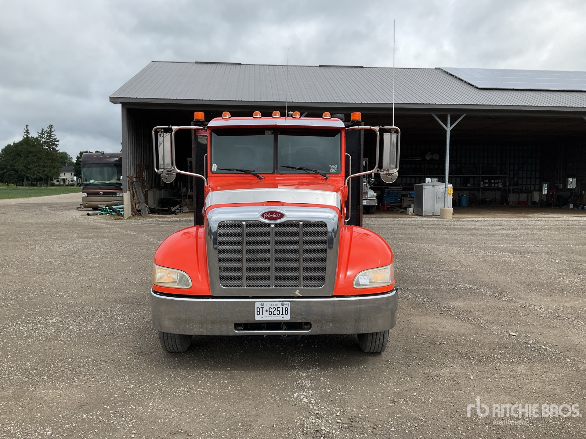 2014 Peterbilt PB330