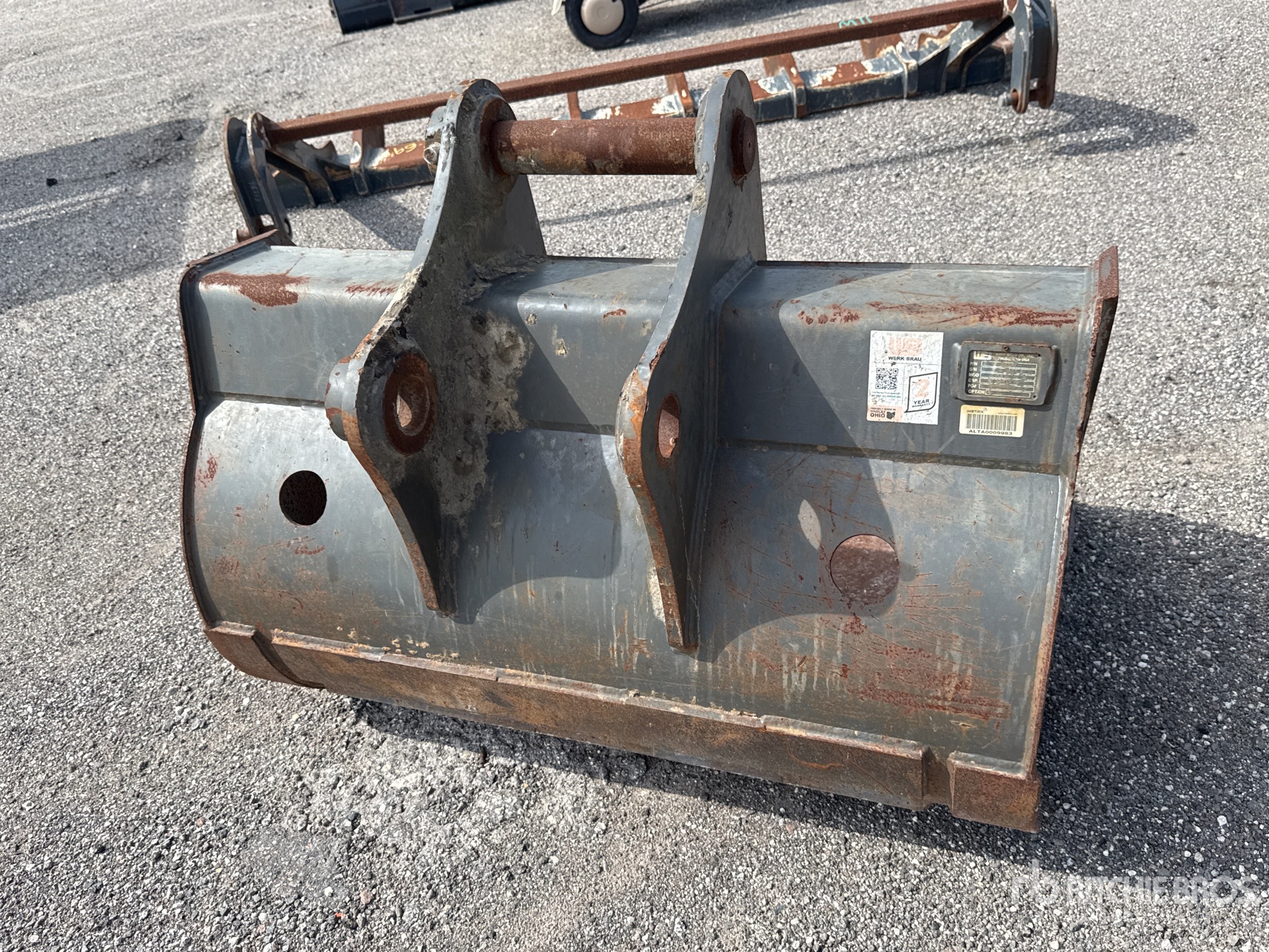 General Appearance with Picture, Right Rear Corner
