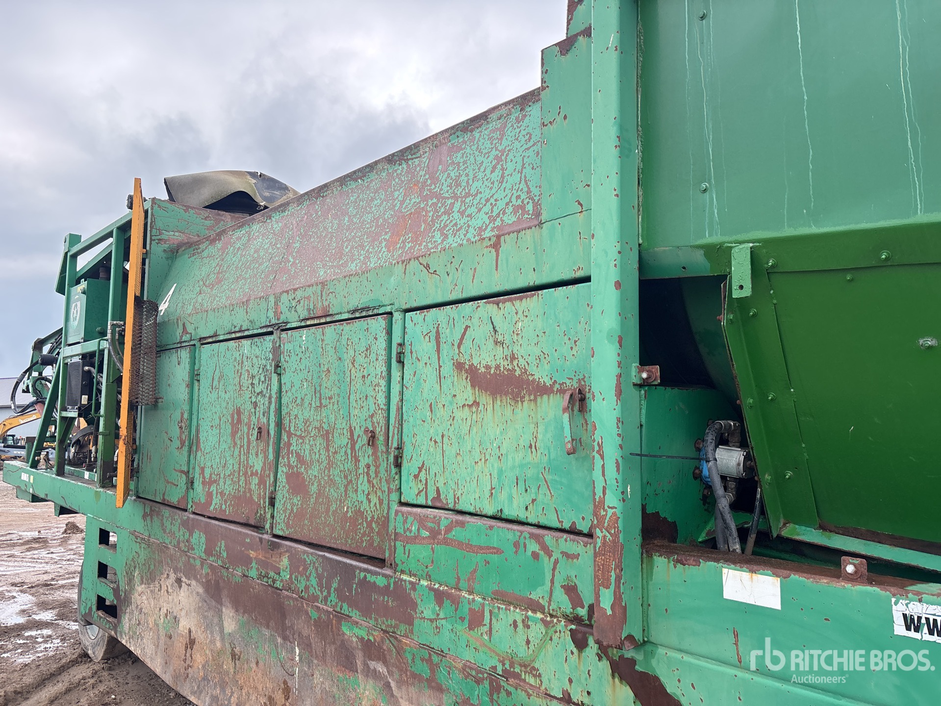 2004 Mccloskey Portable 621RE Trommel