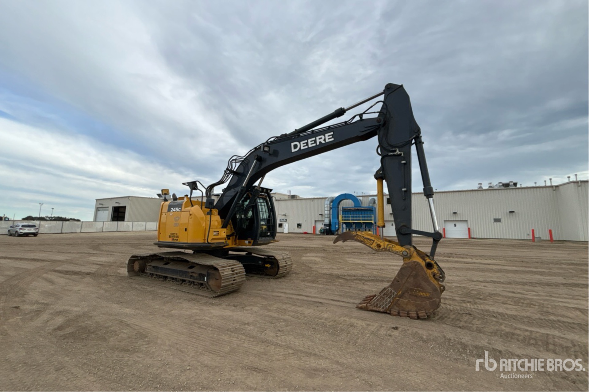 2021 John Deere 245G LC