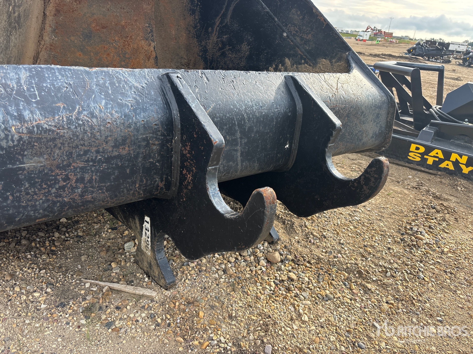 CWS V Bucket - fits 250 Series Exca ...
