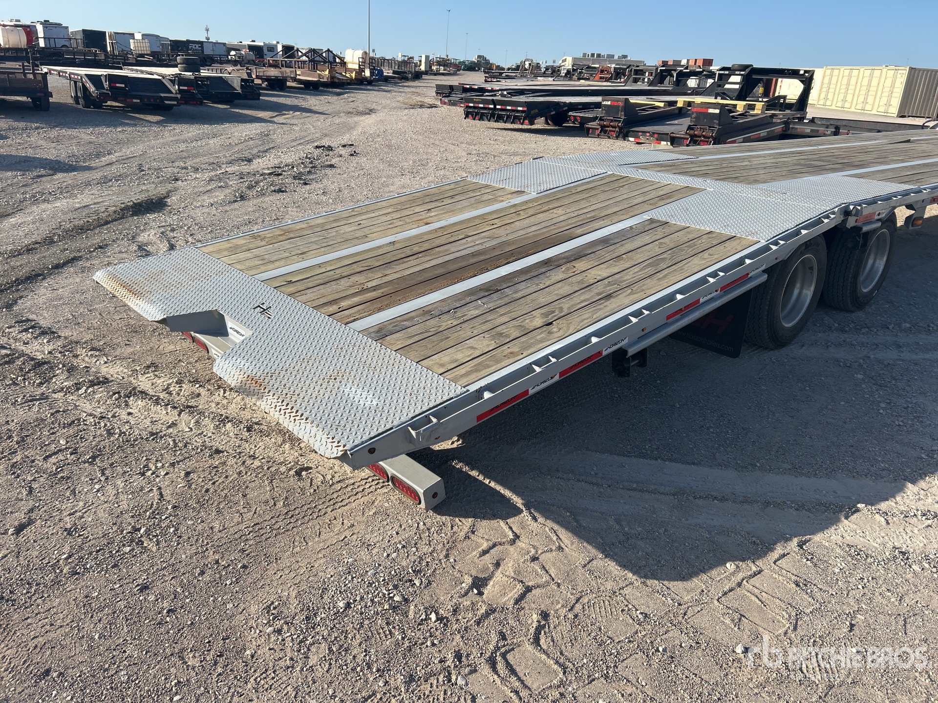 2025 Horizon 40 ft T/A Gooseneck