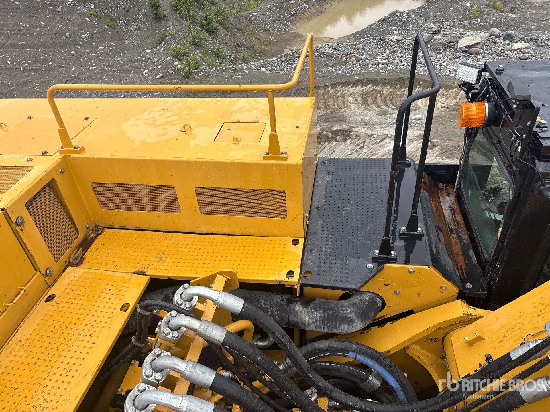 2018 Caterpillar 374F L
