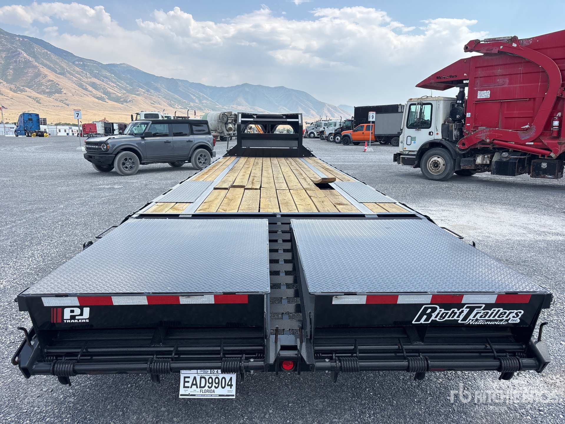 2026 Pj Trailers 30 ft T/A Gooseneck