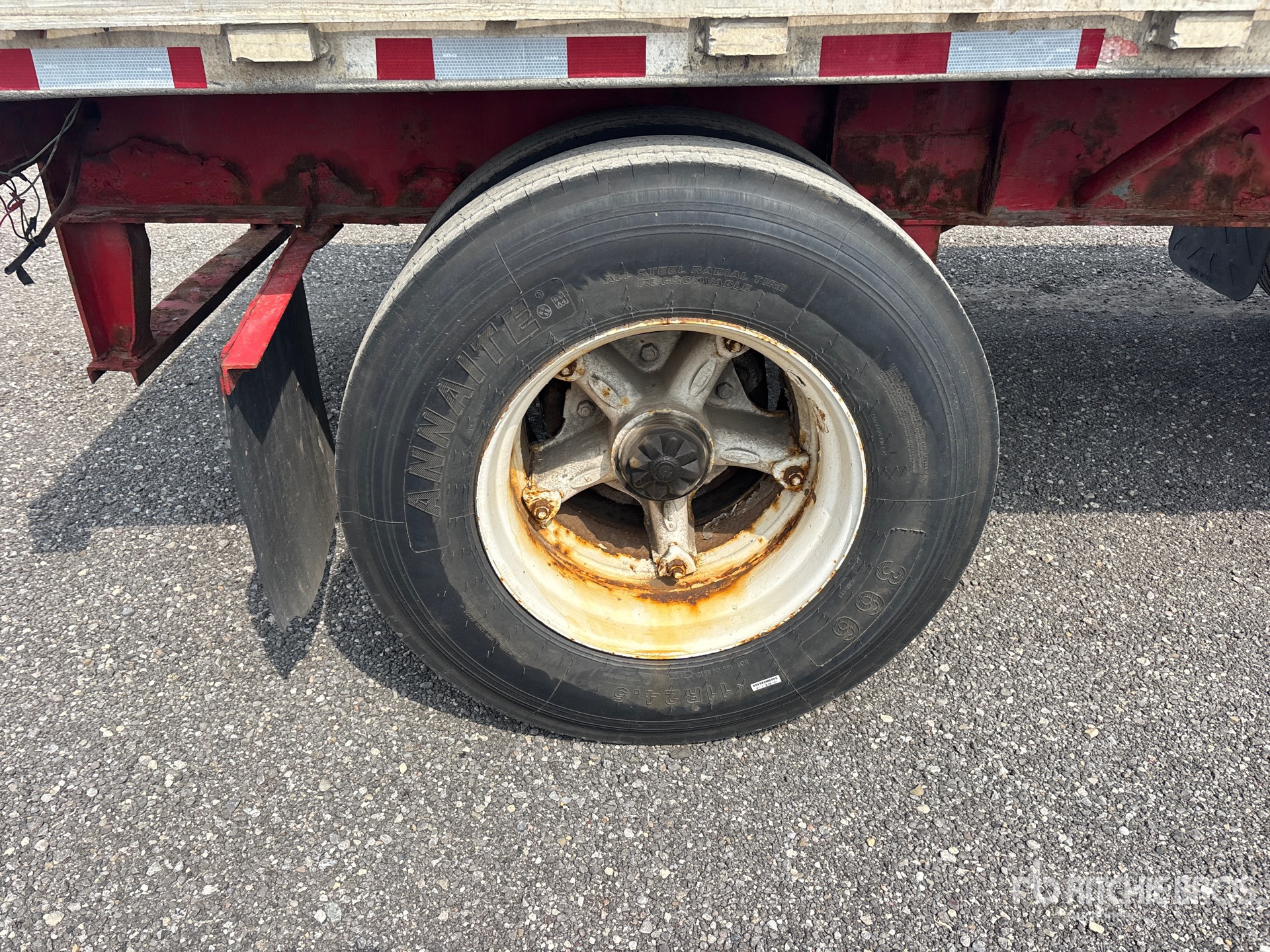 1992 Load King 48 ft T/A Spread Axle