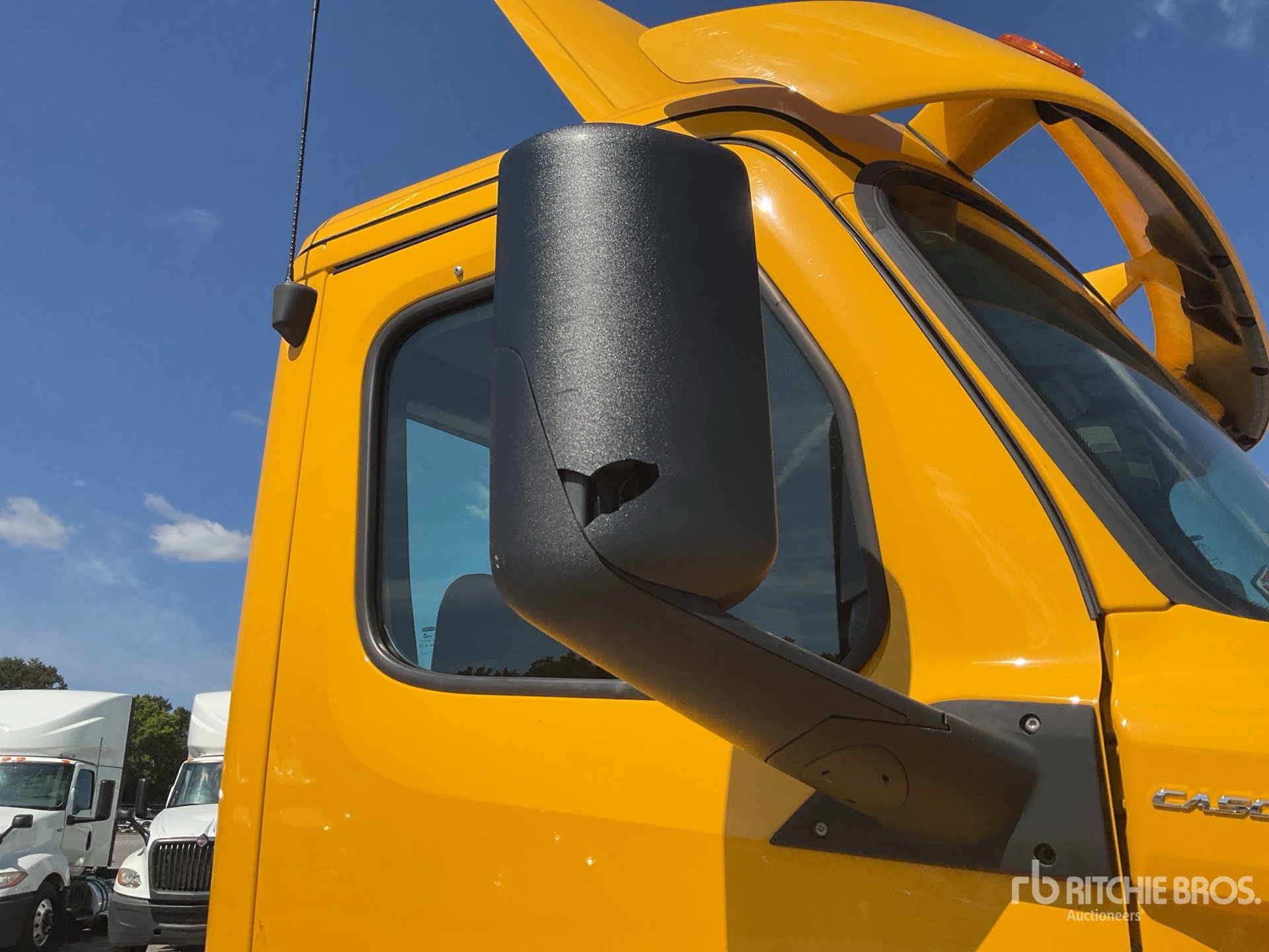 2020 Freightliner CASCADIA 126