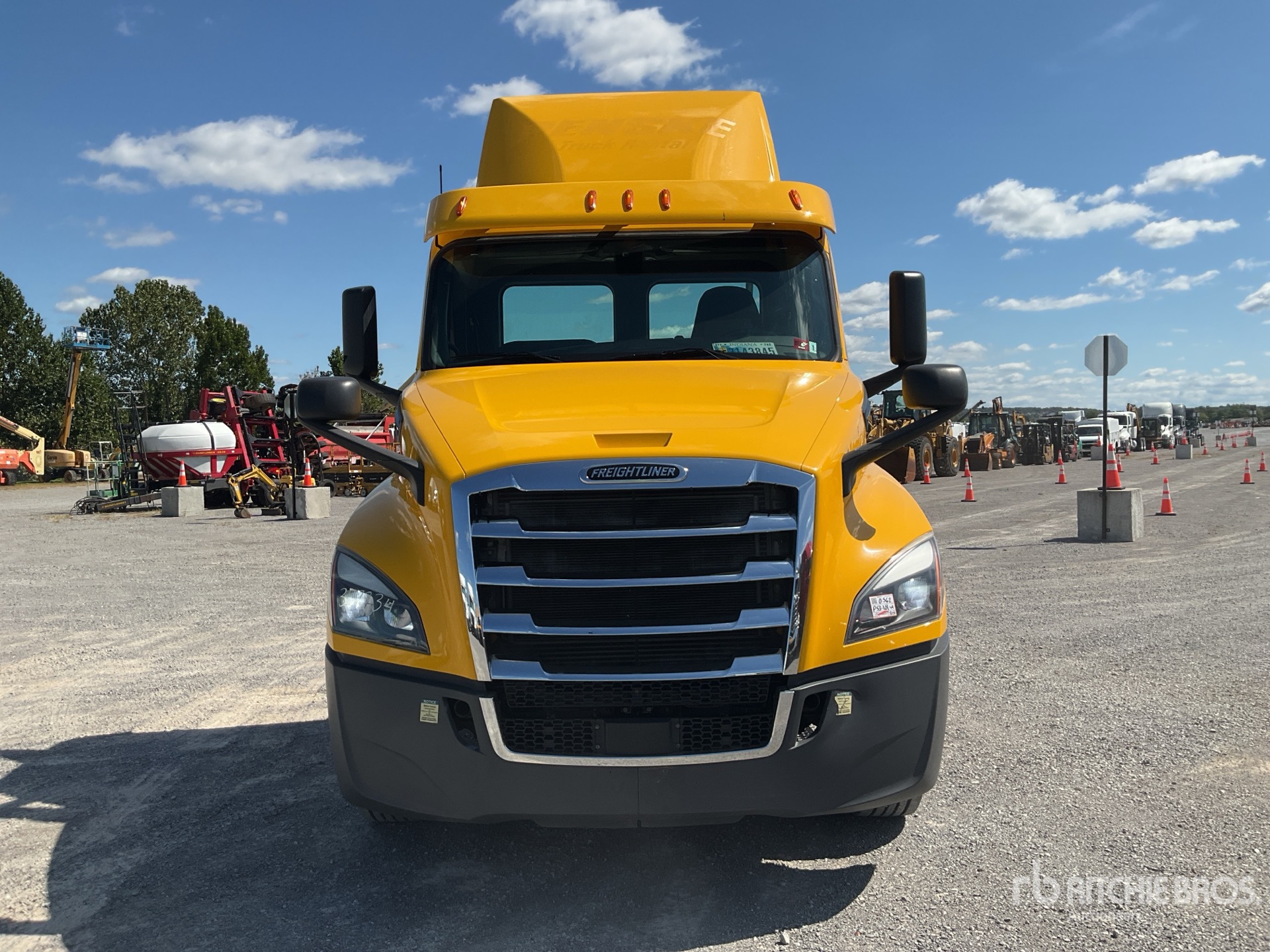 2020 Freightliner CASCADIA 126