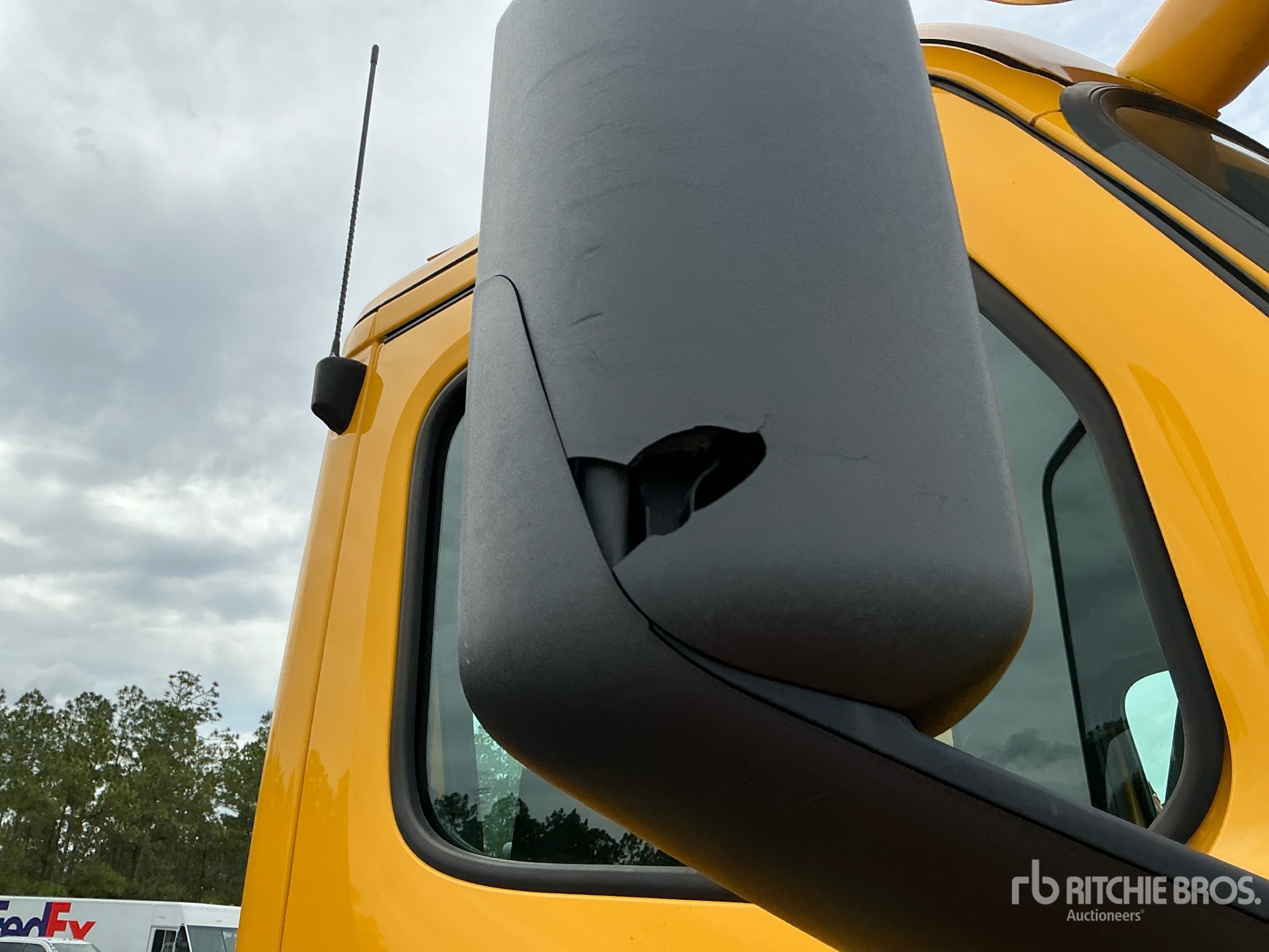 2020 Freightliner CASCADIA 126