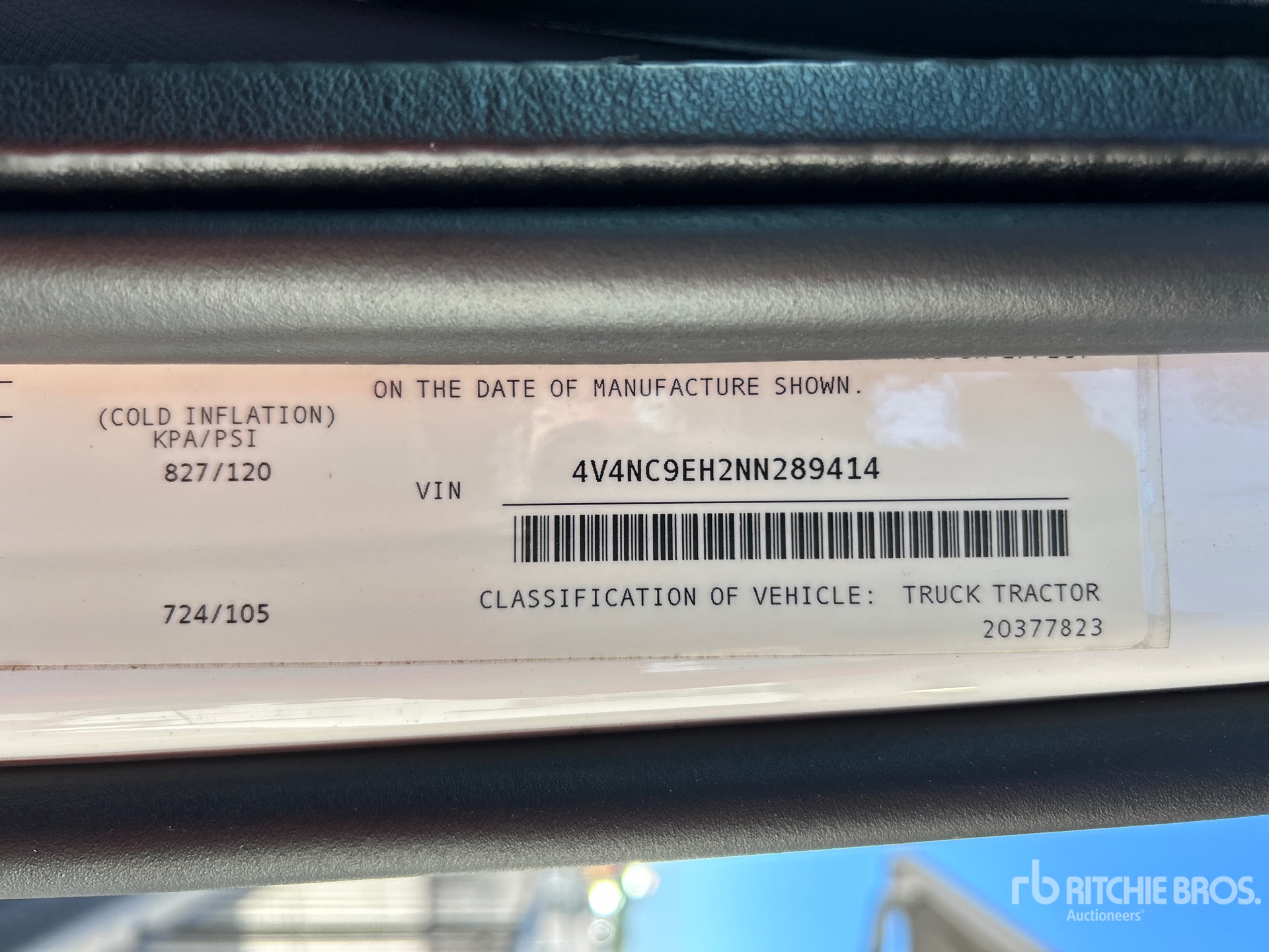 2022 Volvo VNL760