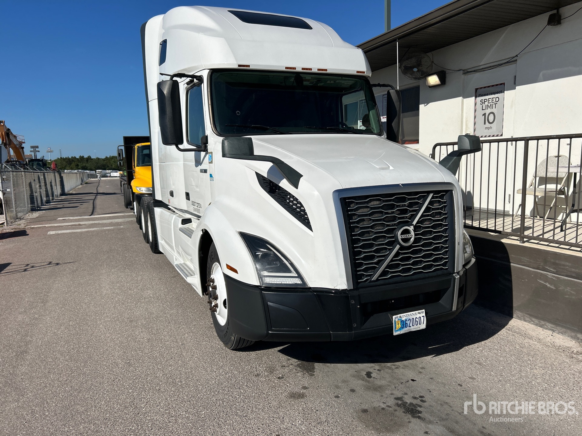 2022 Volvo VNL760