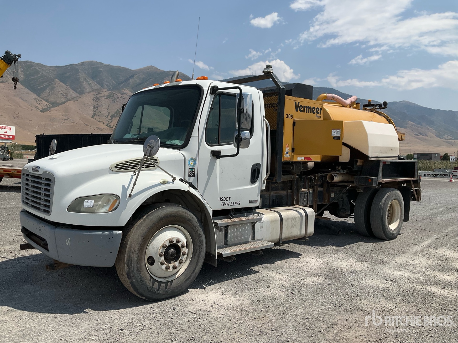 2010 Freightliner M2106