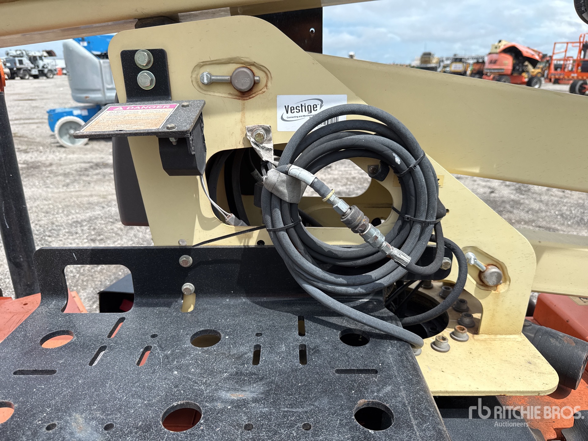 JLG T-350
