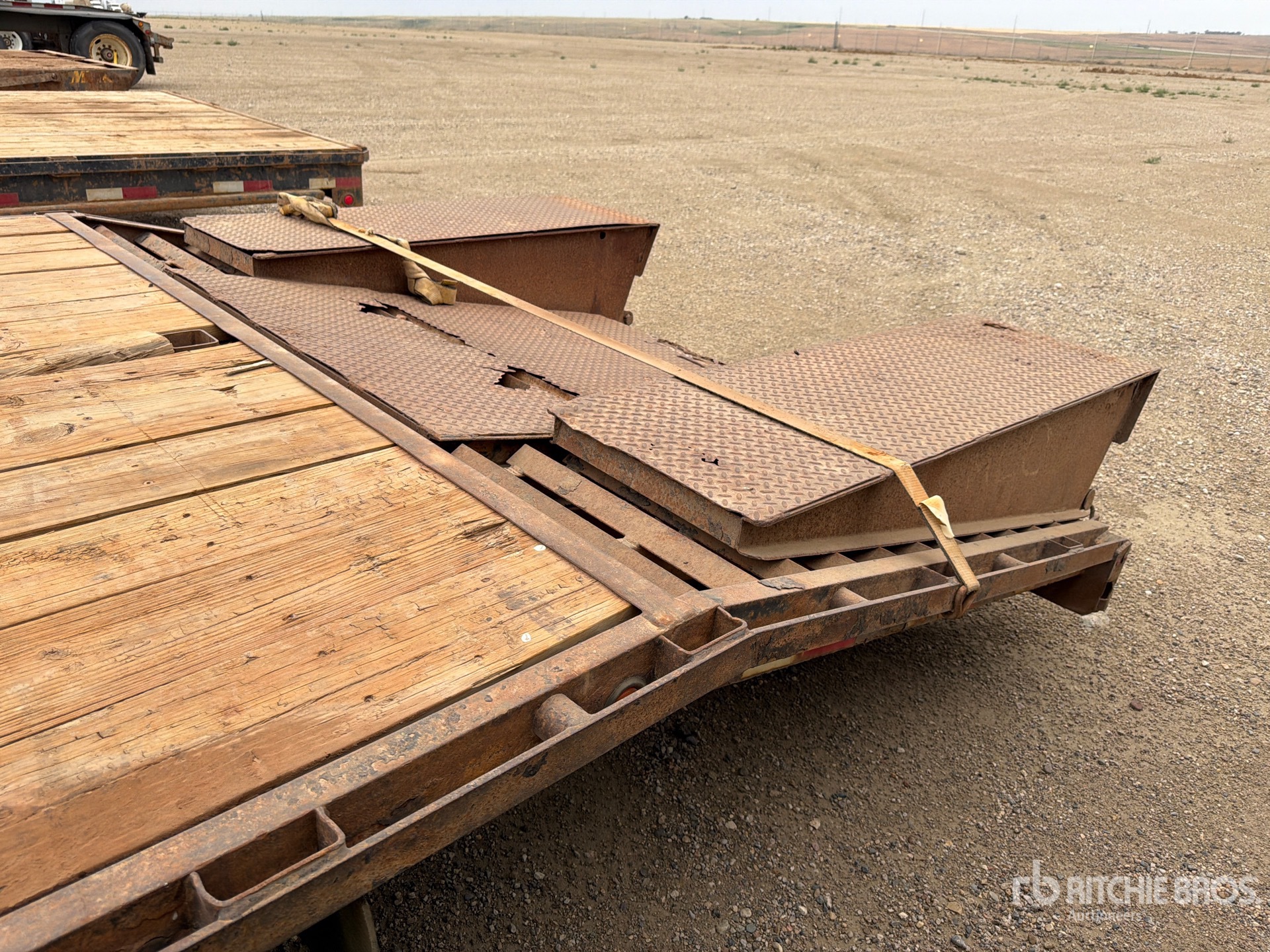 2014 Load Max 40 ft Tri/A Gooseneck