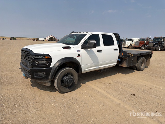 2026 Ram 5500 4x4 Crew Cab Flatbed Truck