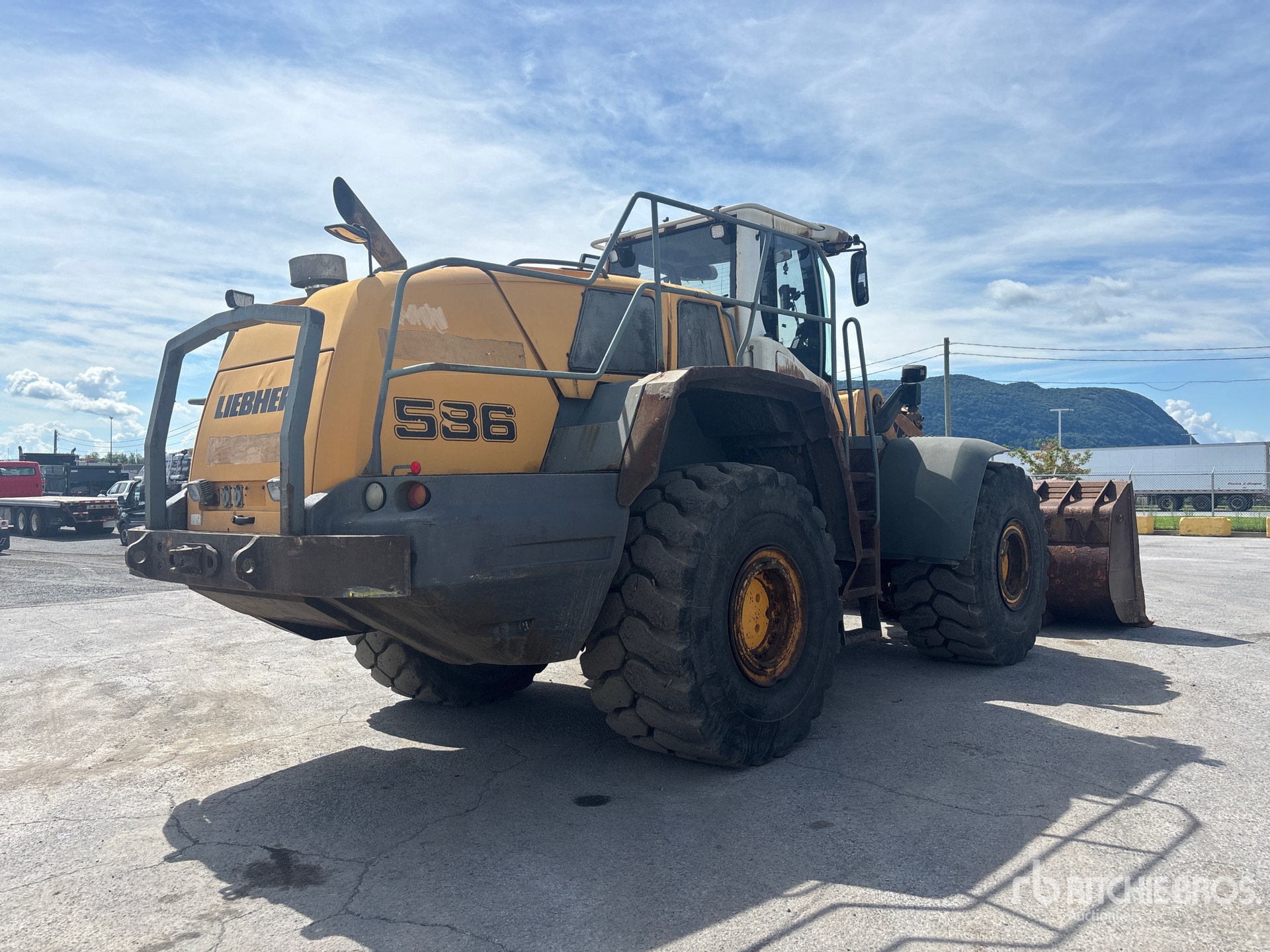 2012 Liebherr L586