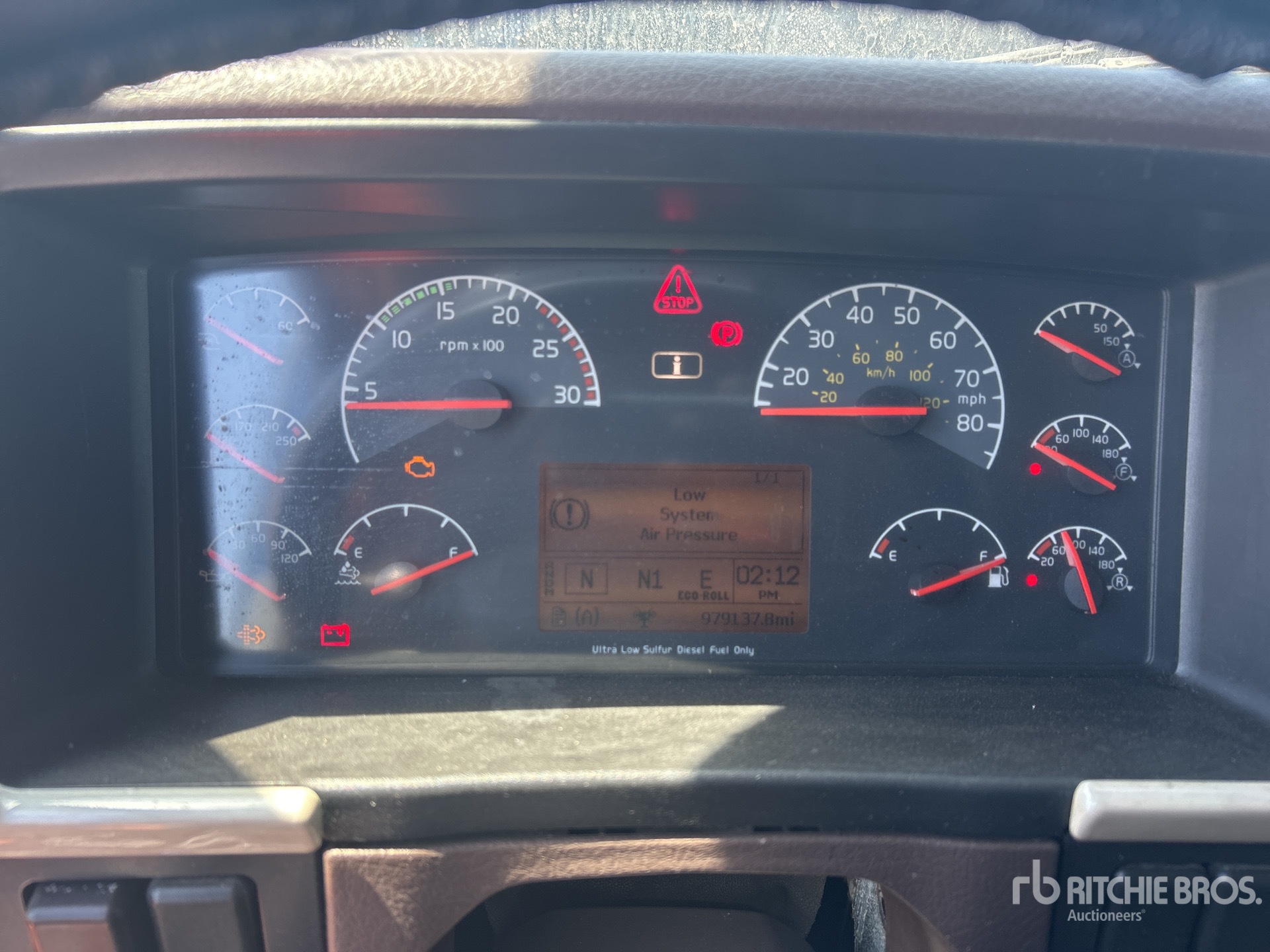 2015 Volvo VNL670