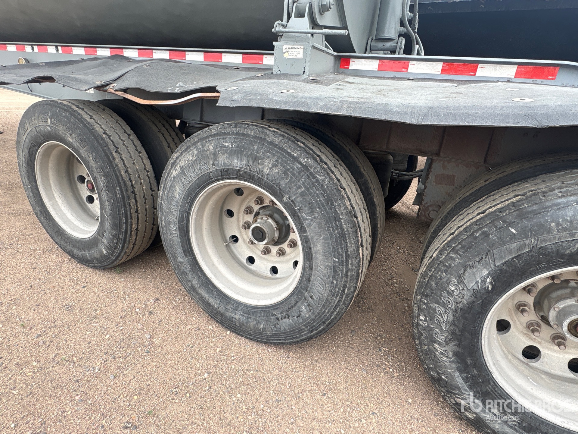 2005 Smithco 34 ft Tri/A