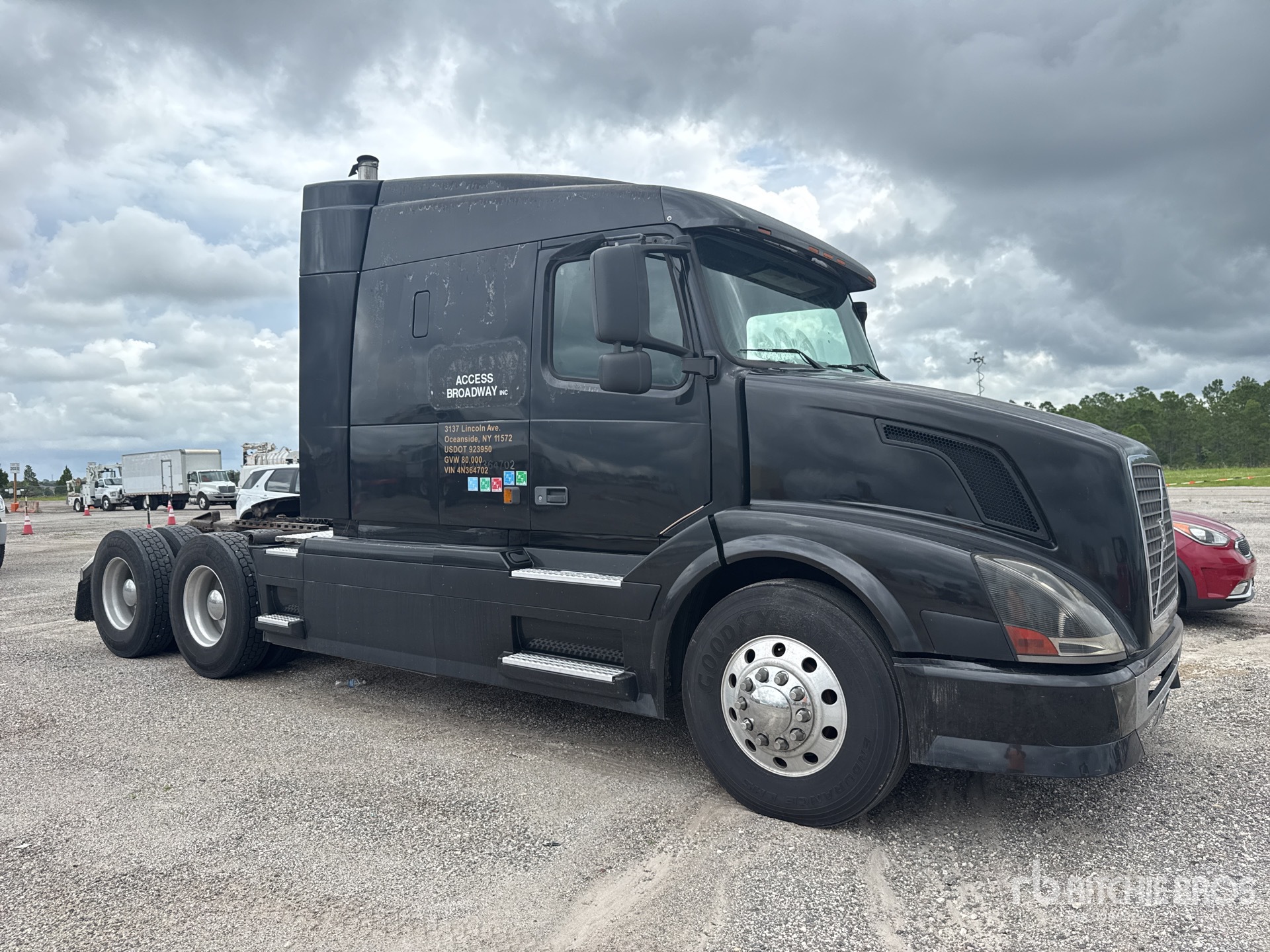 2004 Volvo VN