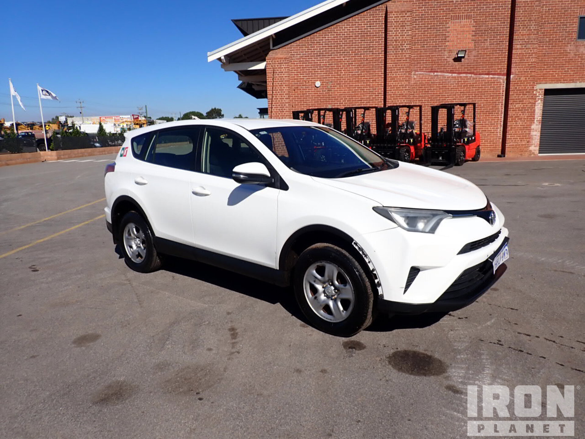 General Appearance with Picture, Left Front Corner