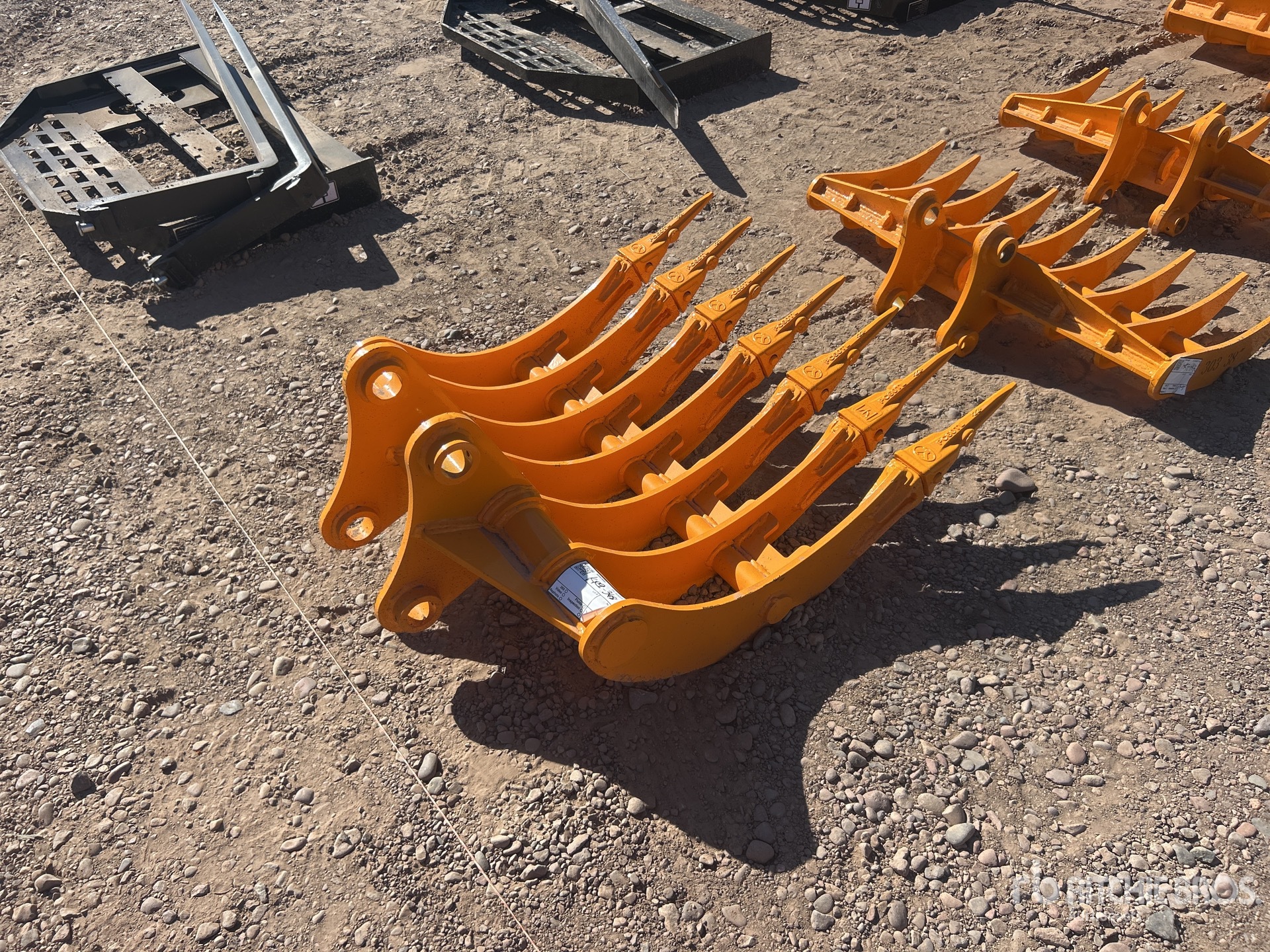 2026 GIYI 32 in - Fits Cat 305 (Unused)