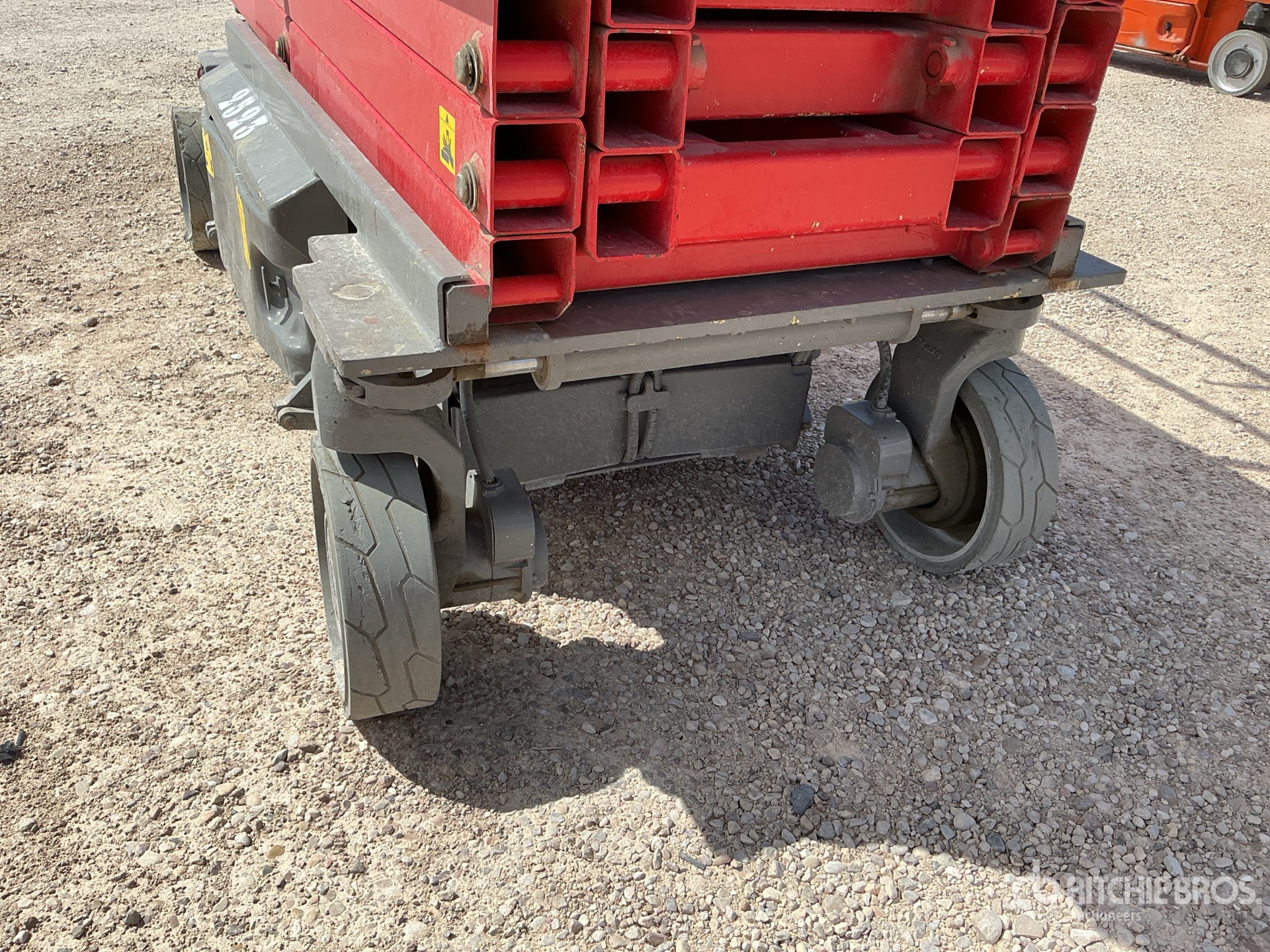 2005 JLG 3246ES