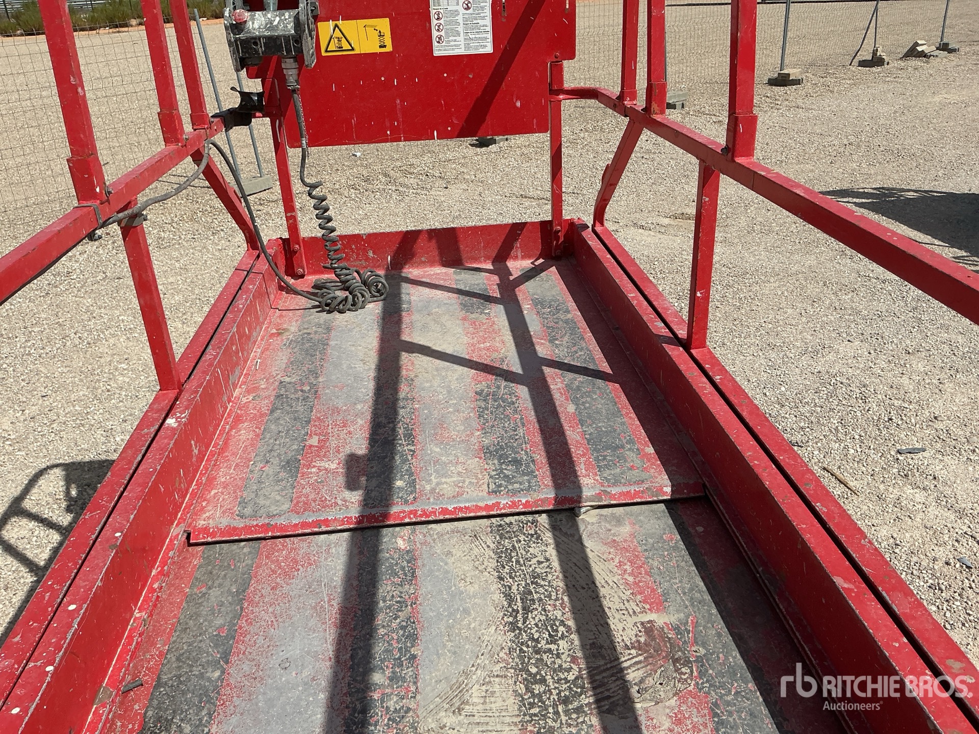 2005 JLG 3246ES