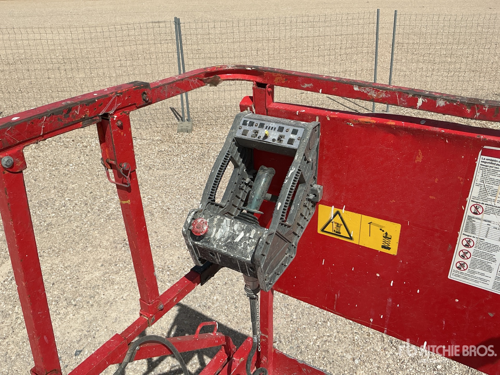 2005 JLG 3246ES