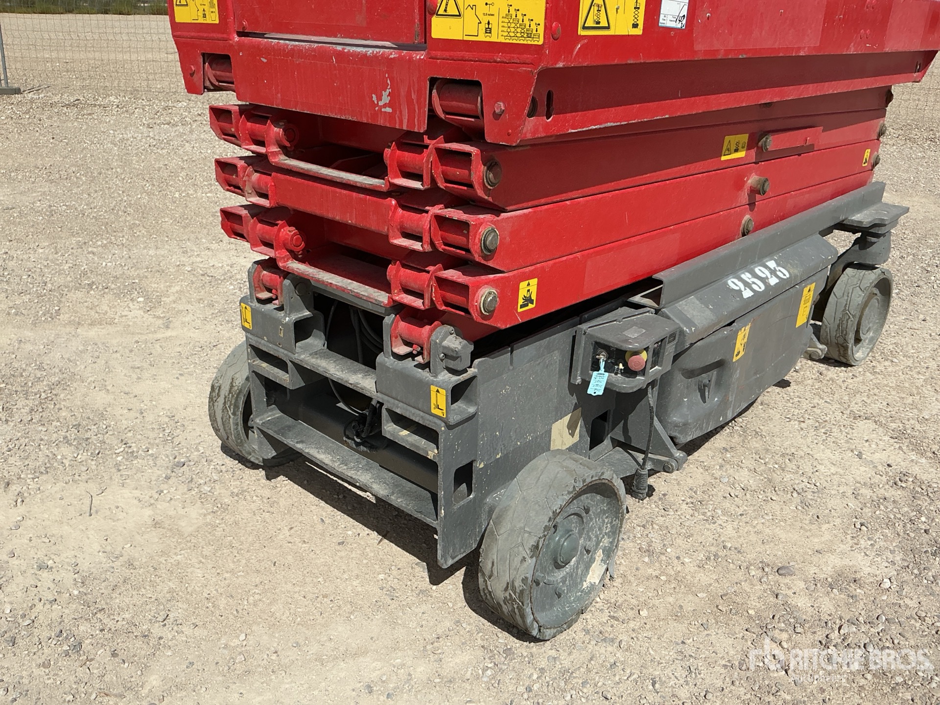 2005 JLG 3246ES