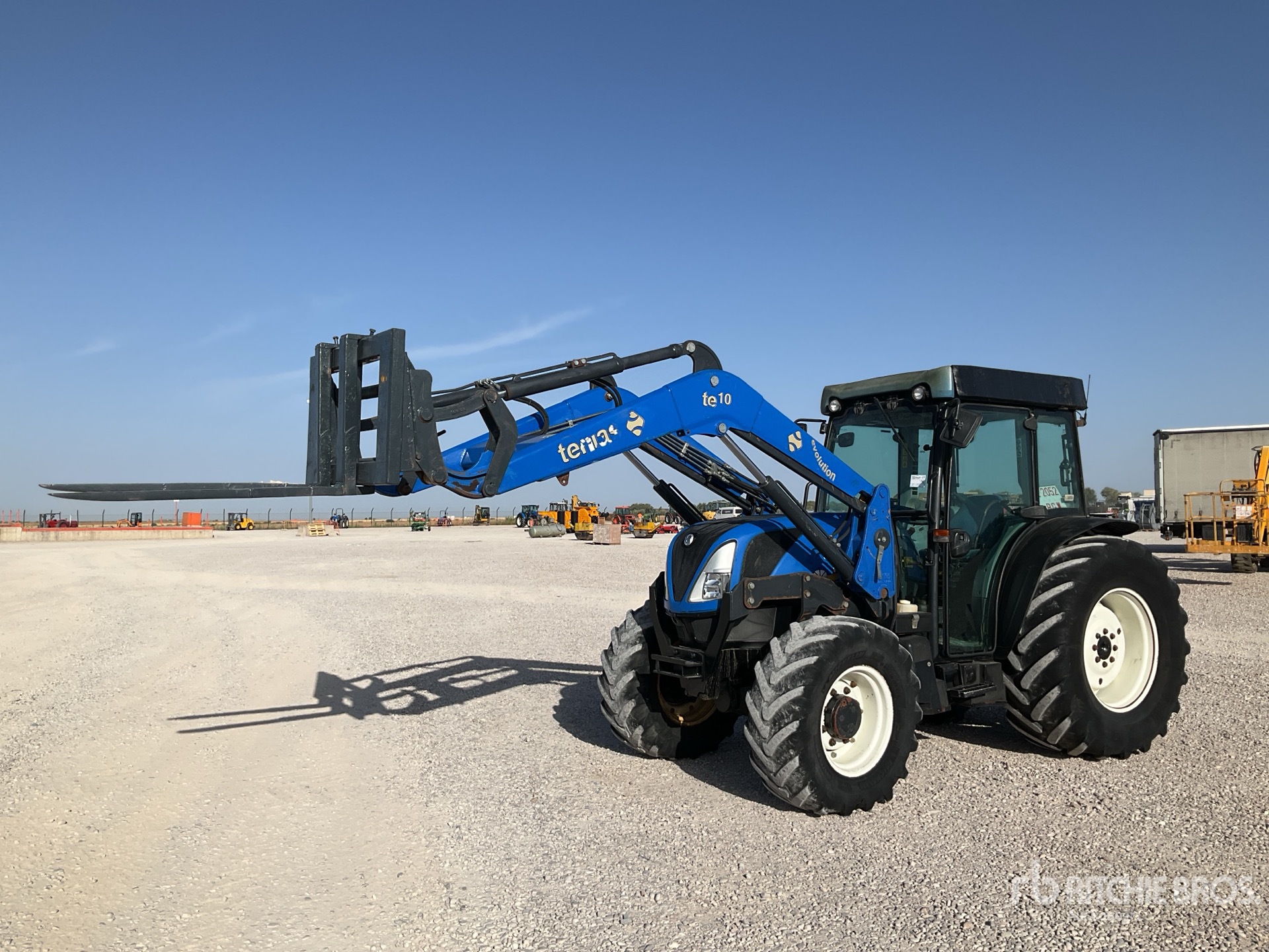Photo of 2017 New Holland T4.100LP