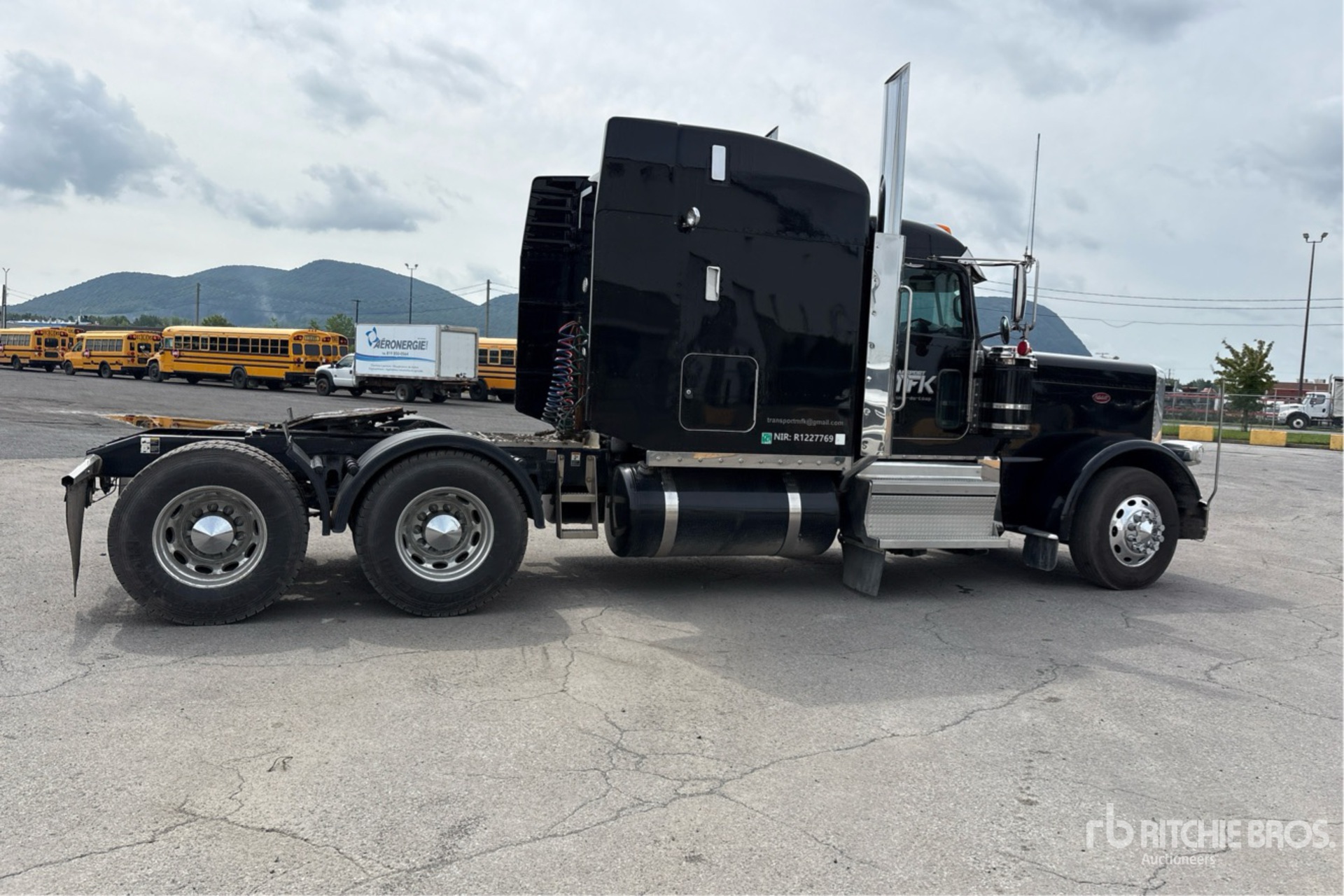 2022 Peterbilt 389