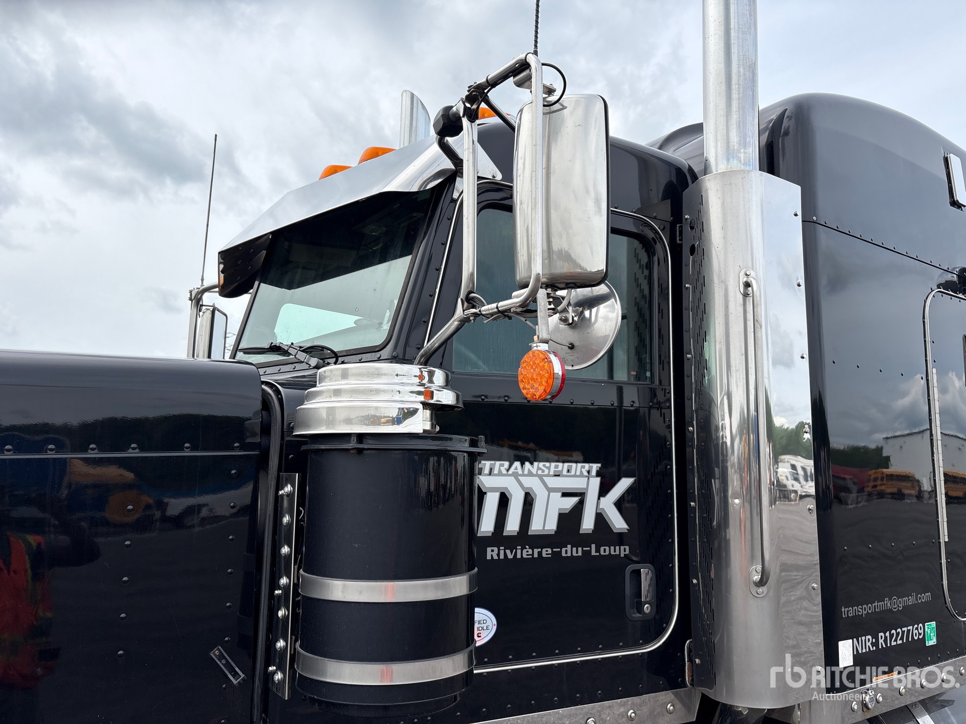 2022 Peterbilt 389