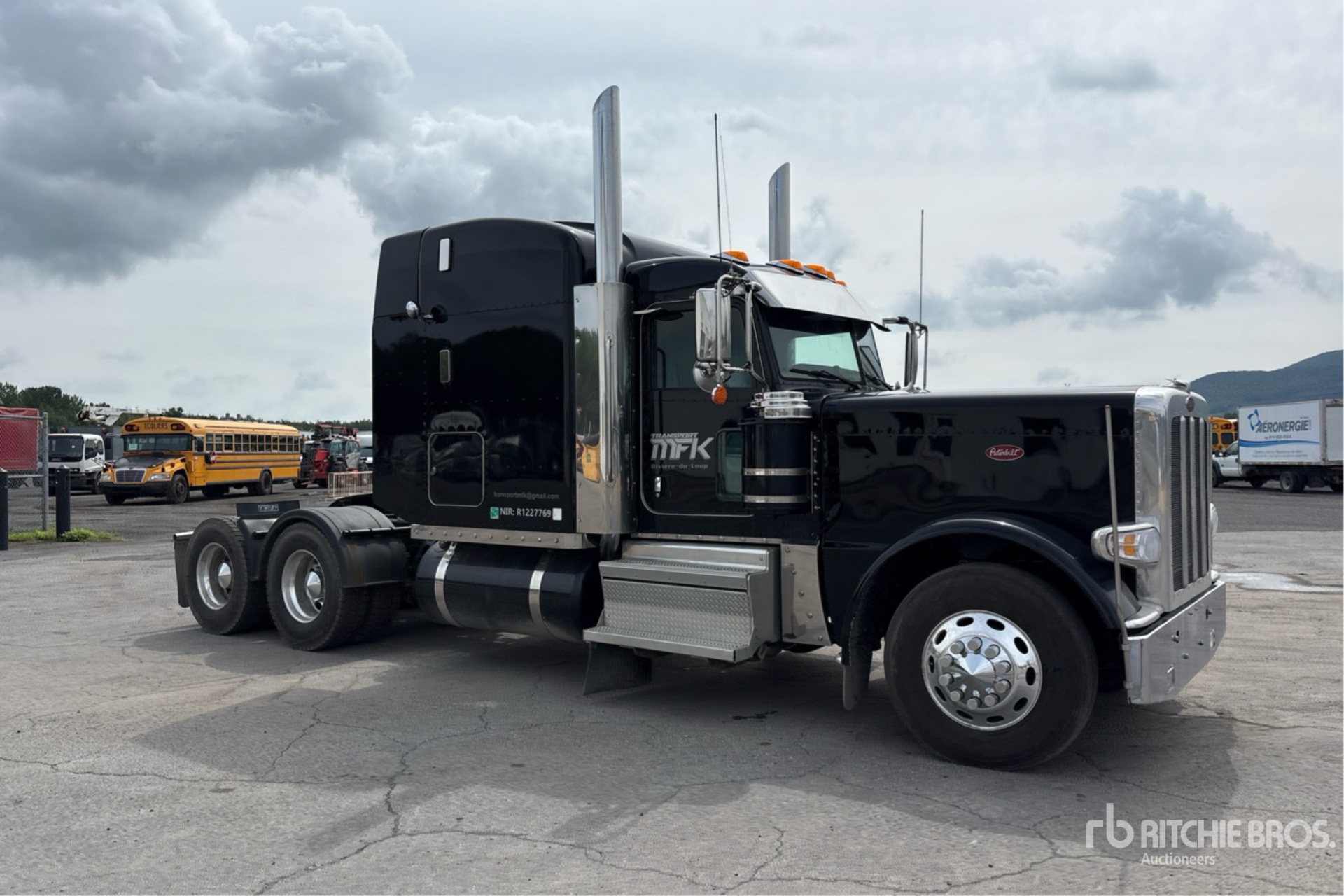 2022 Peterbilt 389