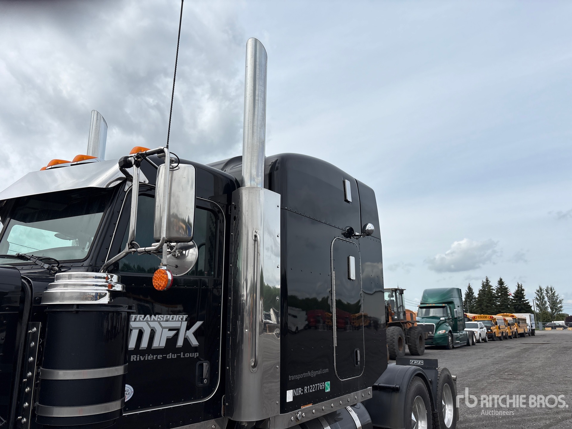 2022 Peterbilt 389