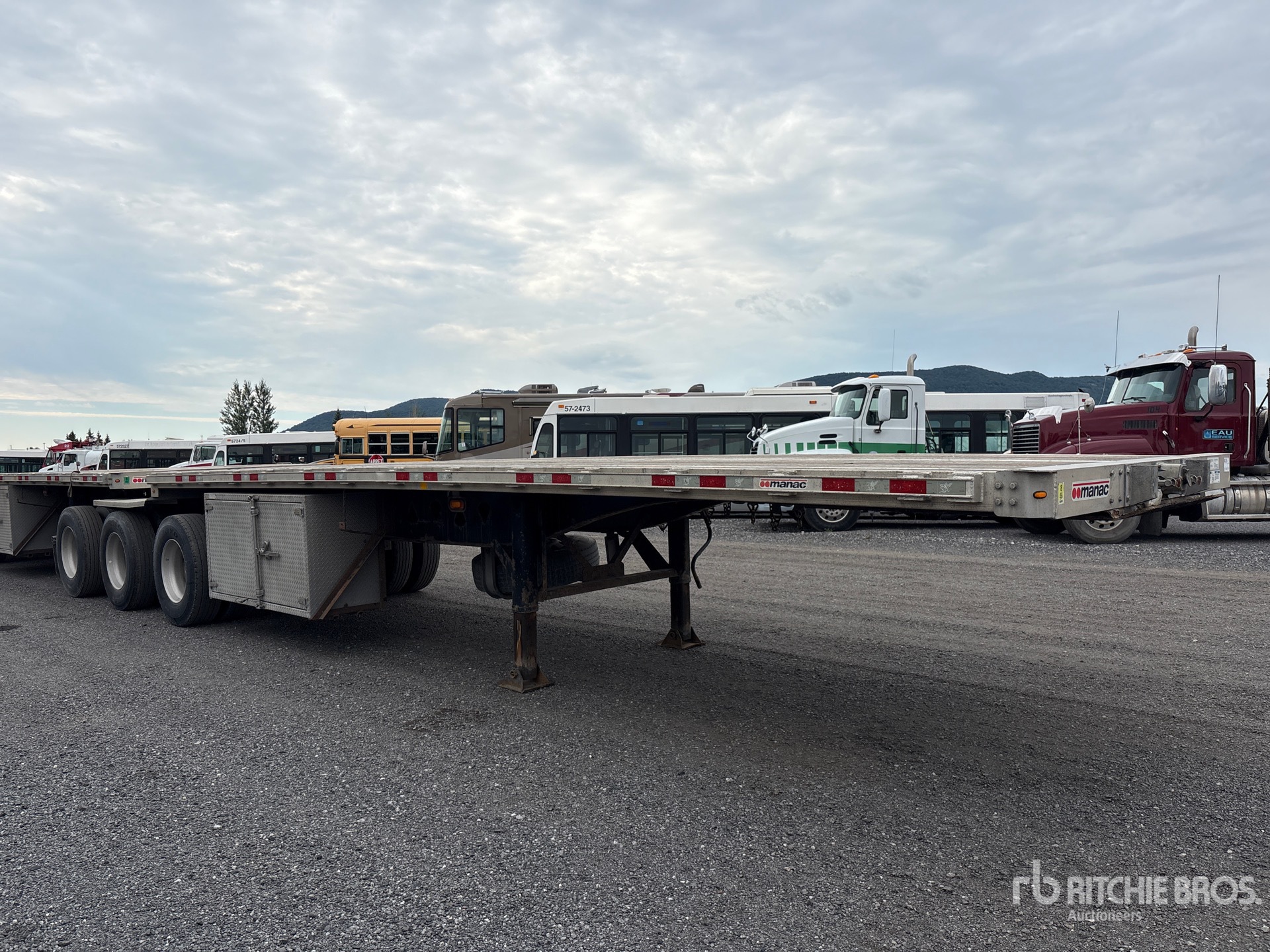 2018 Manac 28 ft Tri/A B-Train Lead