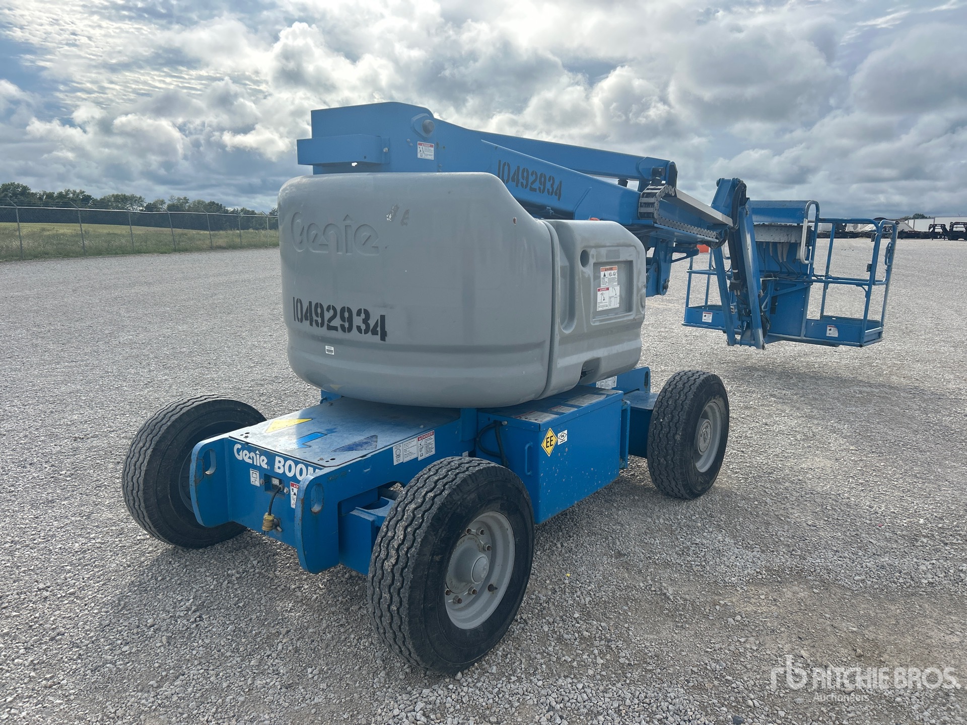 2016 Genie Z4525J