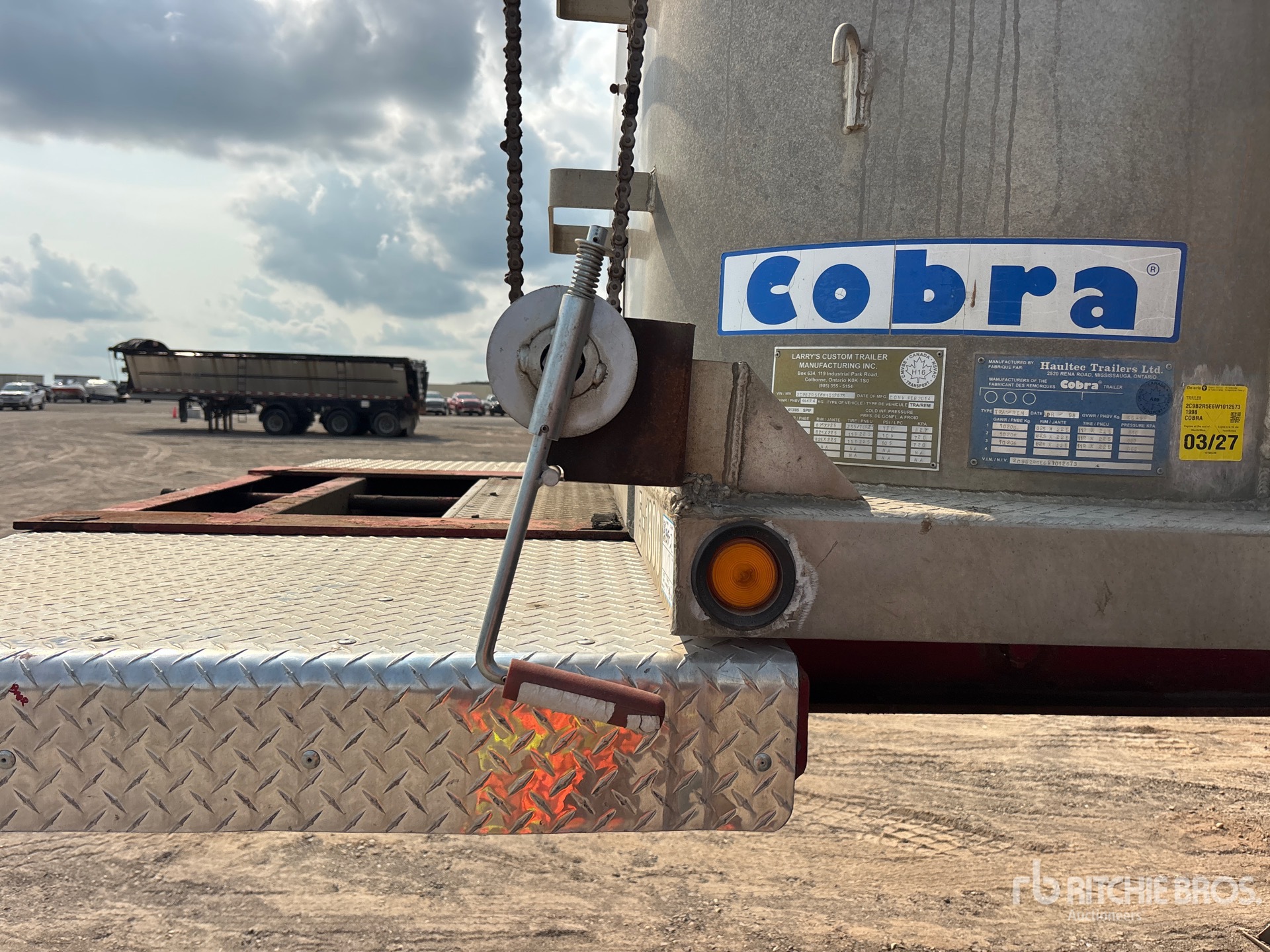1998 Cobra 33 ft Tri/A