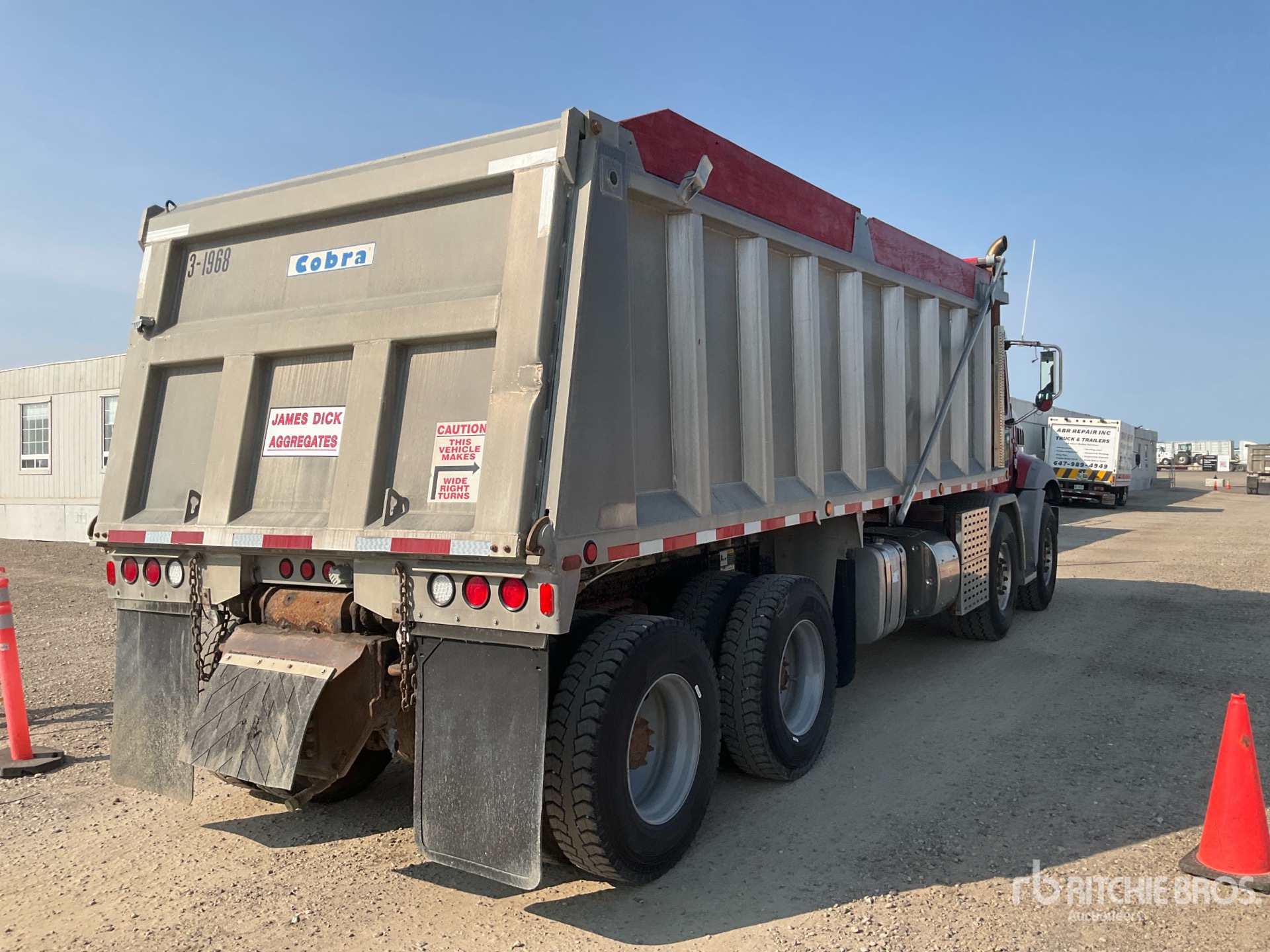 2015 Mack GU813