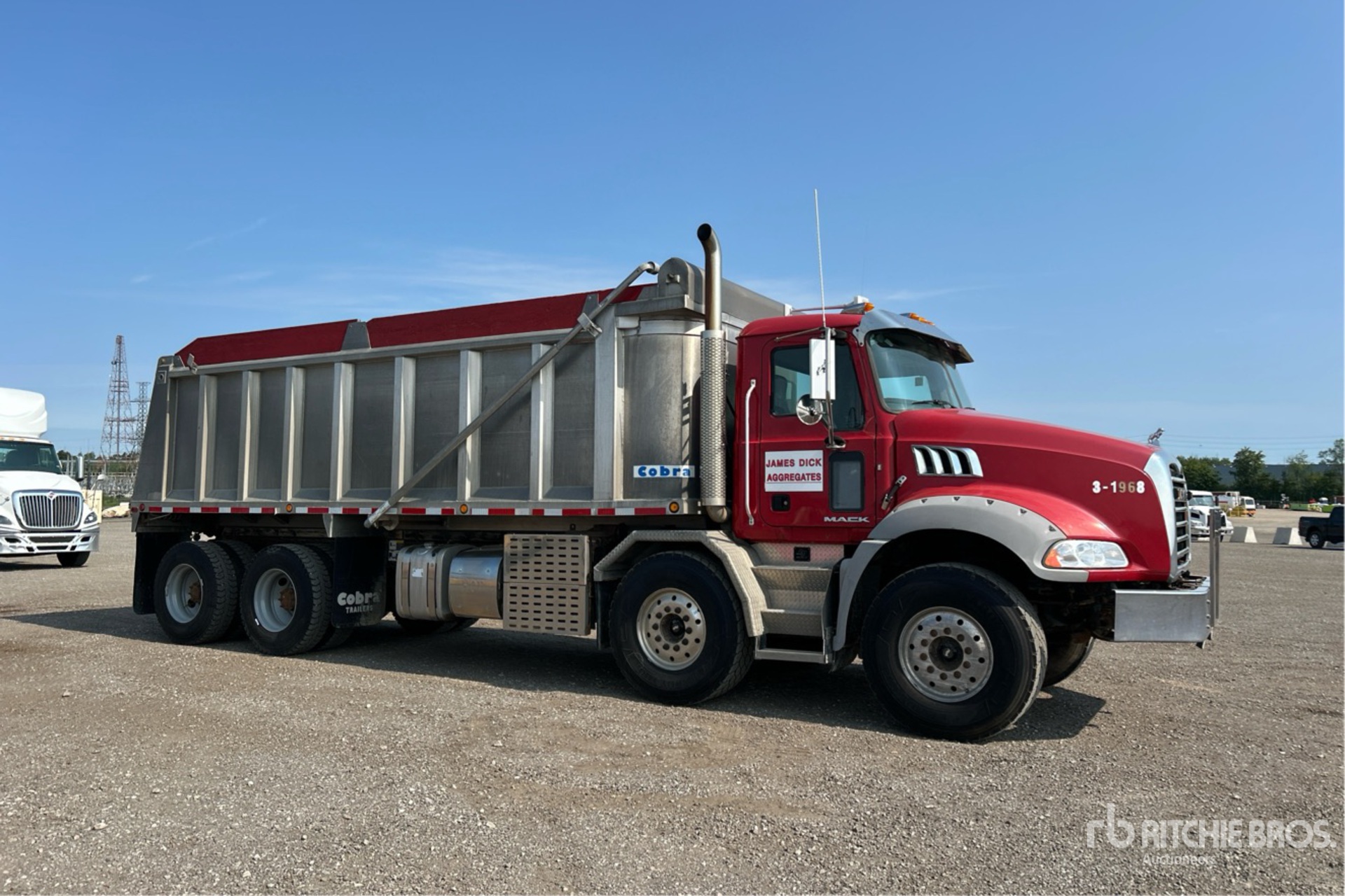 2015 Mack GU813