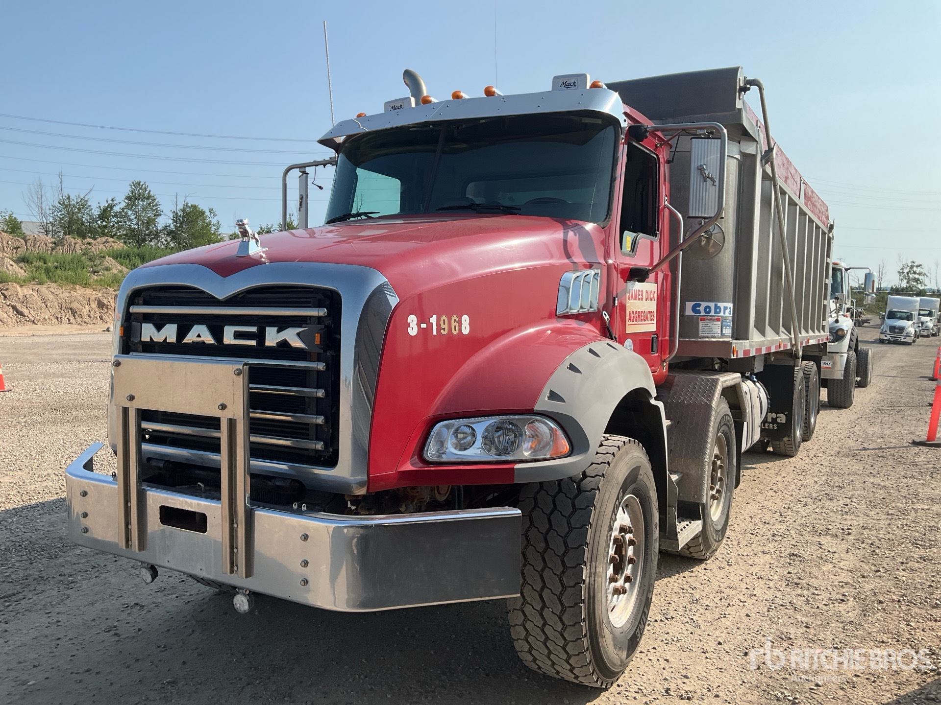2015 Mack GU813