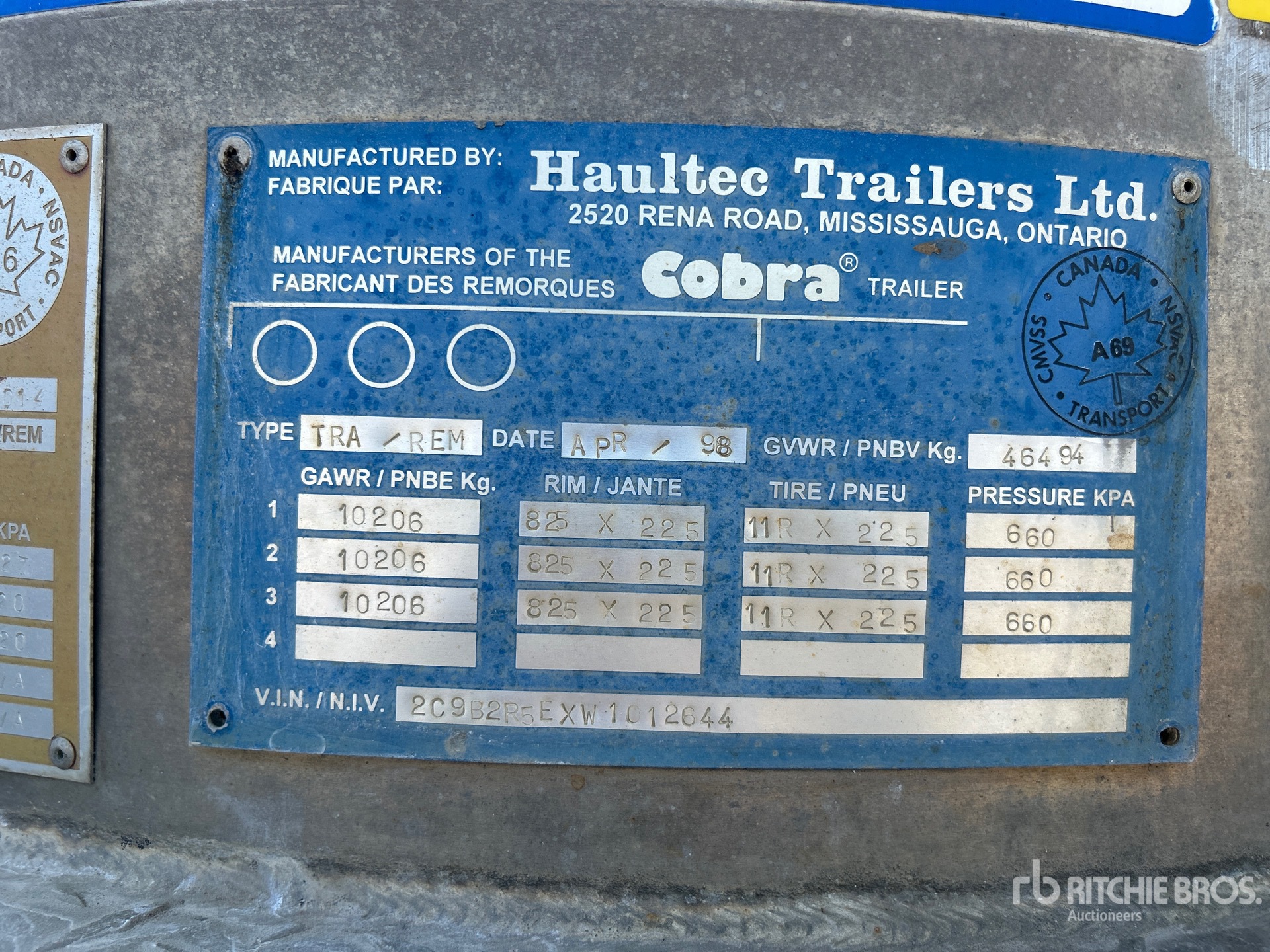 1998 Cobra 33 ft Tri/A