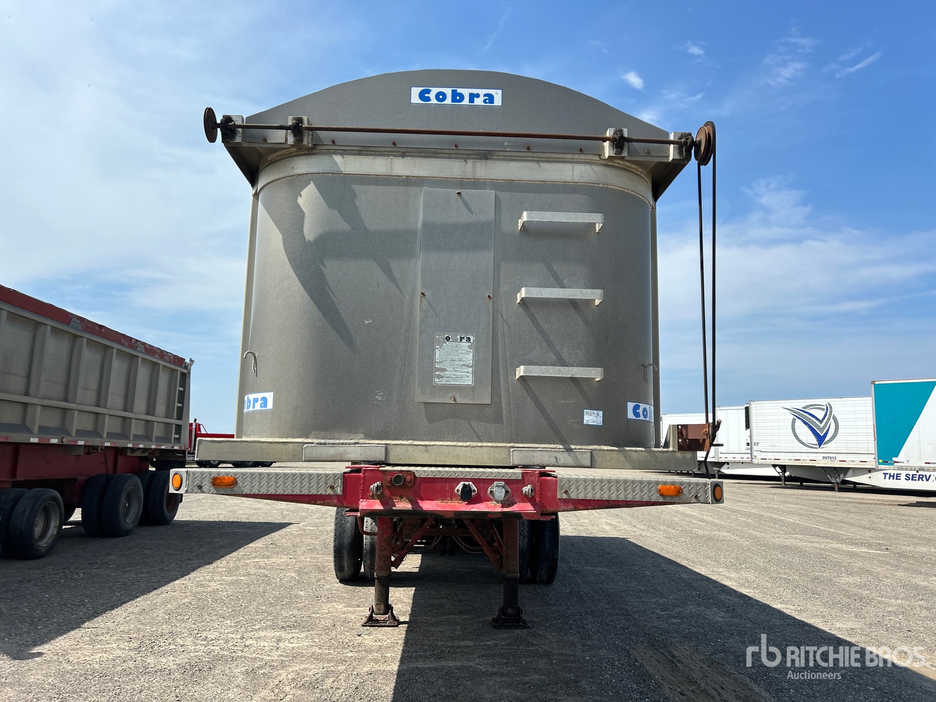 2009 Cobra 33 ft Tri/A