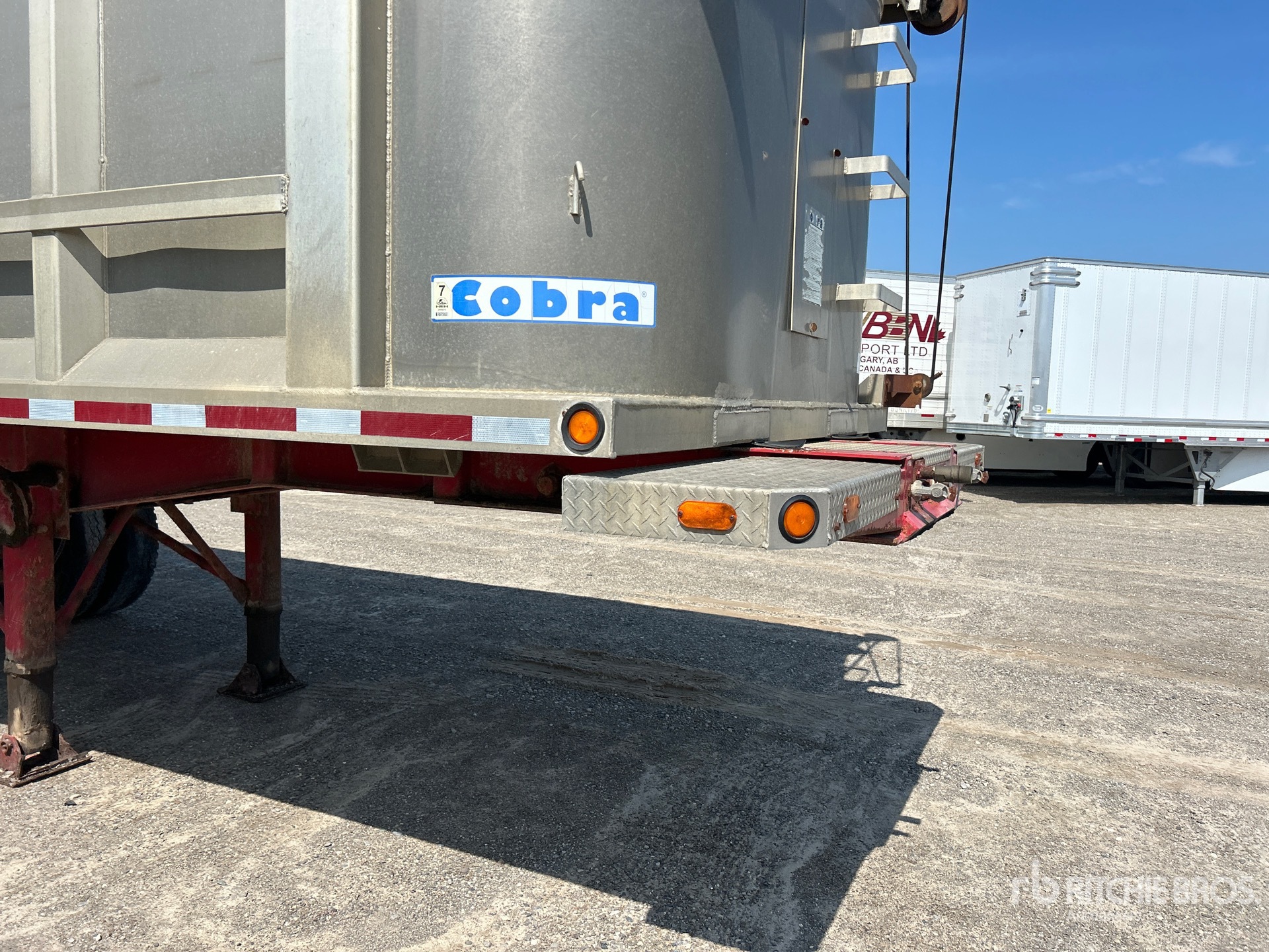 2009 Cobra 33 ft Tri/A