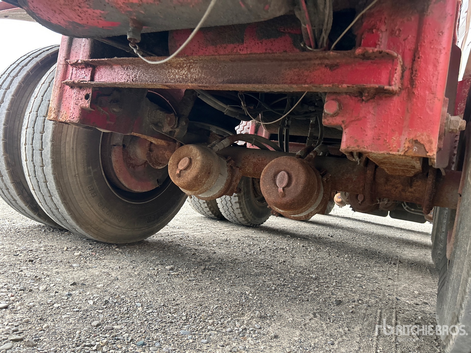 2000 Raglan 44 ft 5/Axle